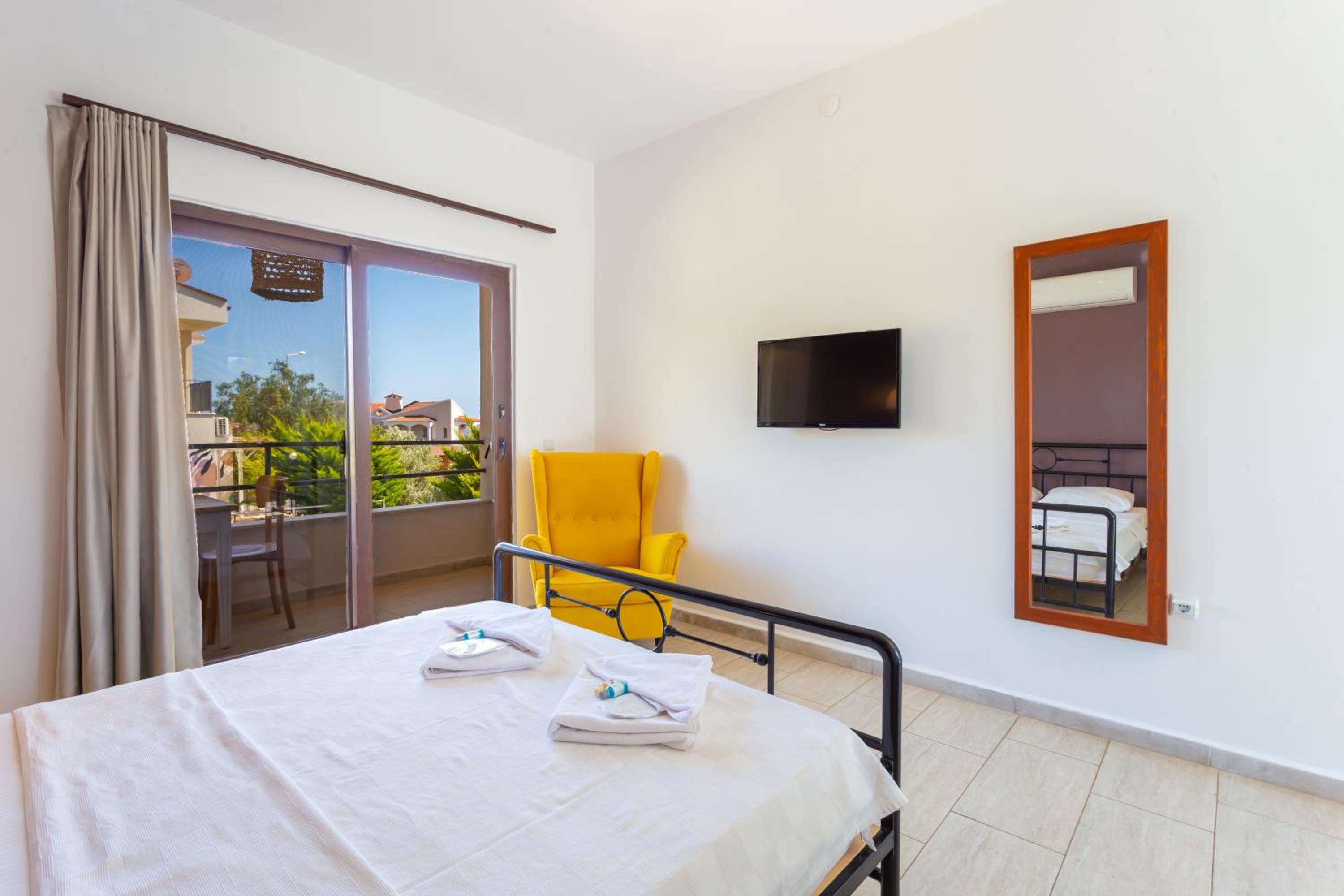 Standard Double Room - Photo 26