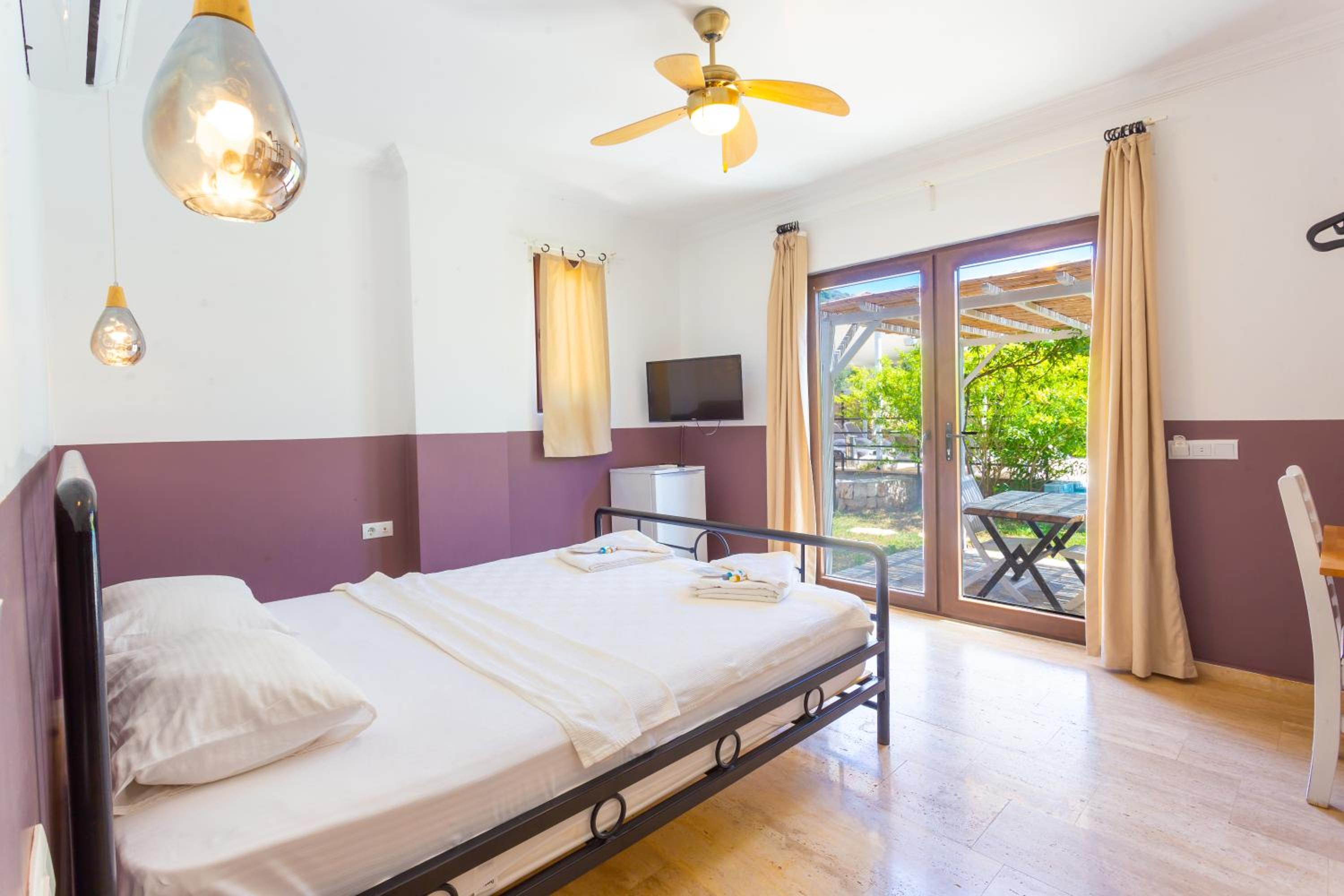 Standard Double Room - Photo 17