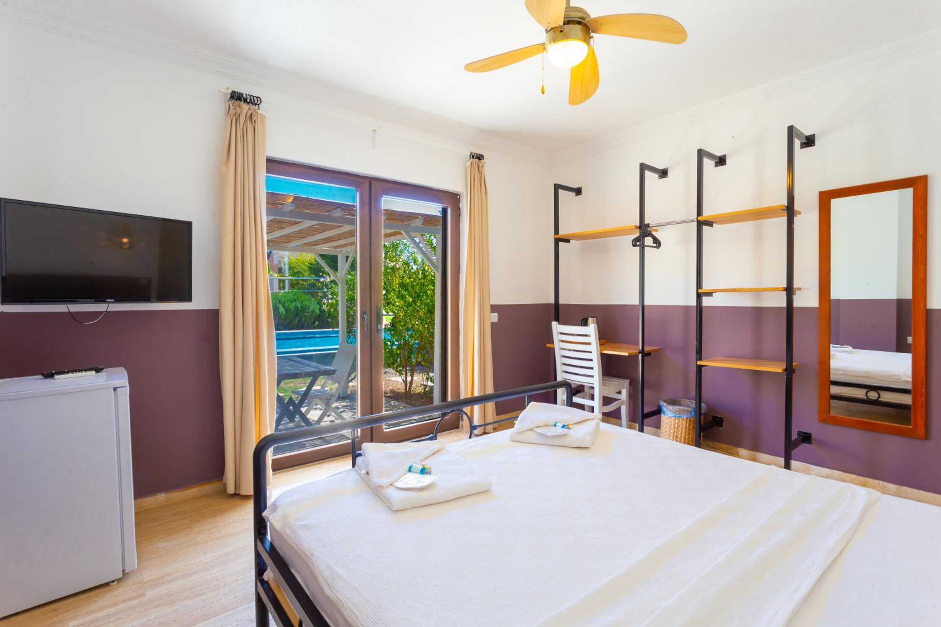 Standard Double Room - Photo 18