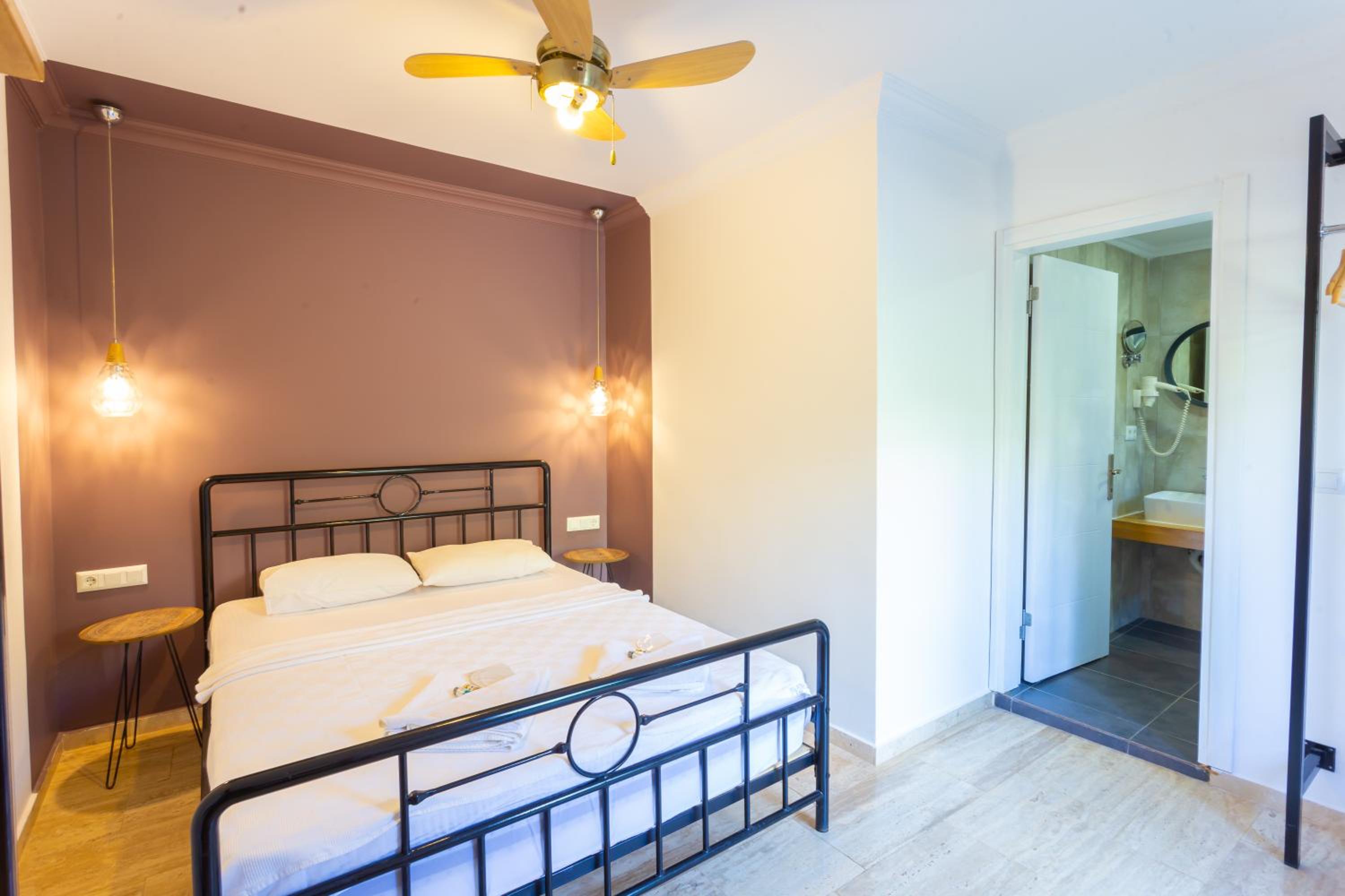 Economy Double Room - Photo 6