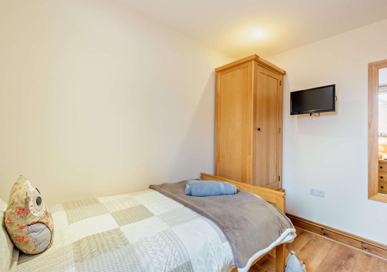Two-Bedroom House photo 2