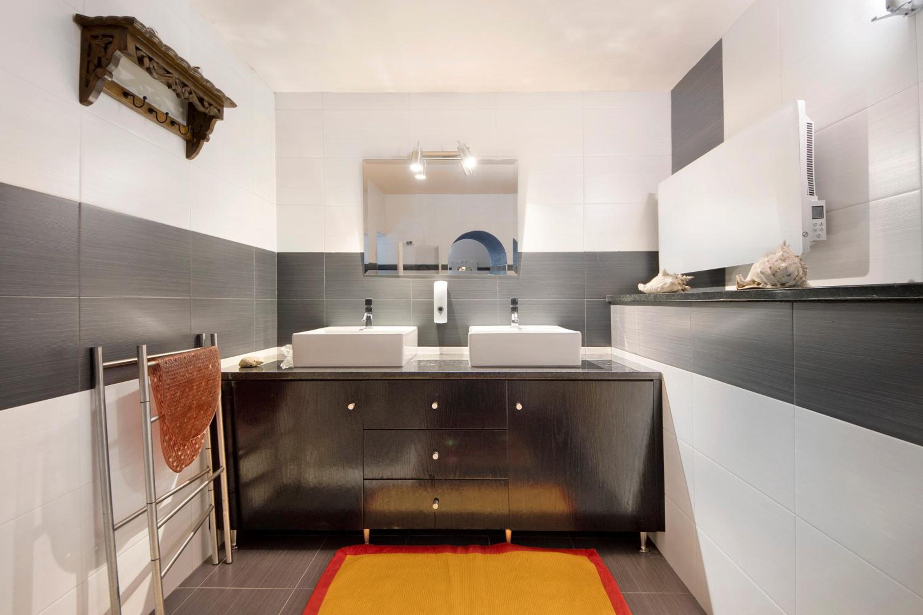 Two-Bedroom Deluxe Apartment with Garden View photo 3