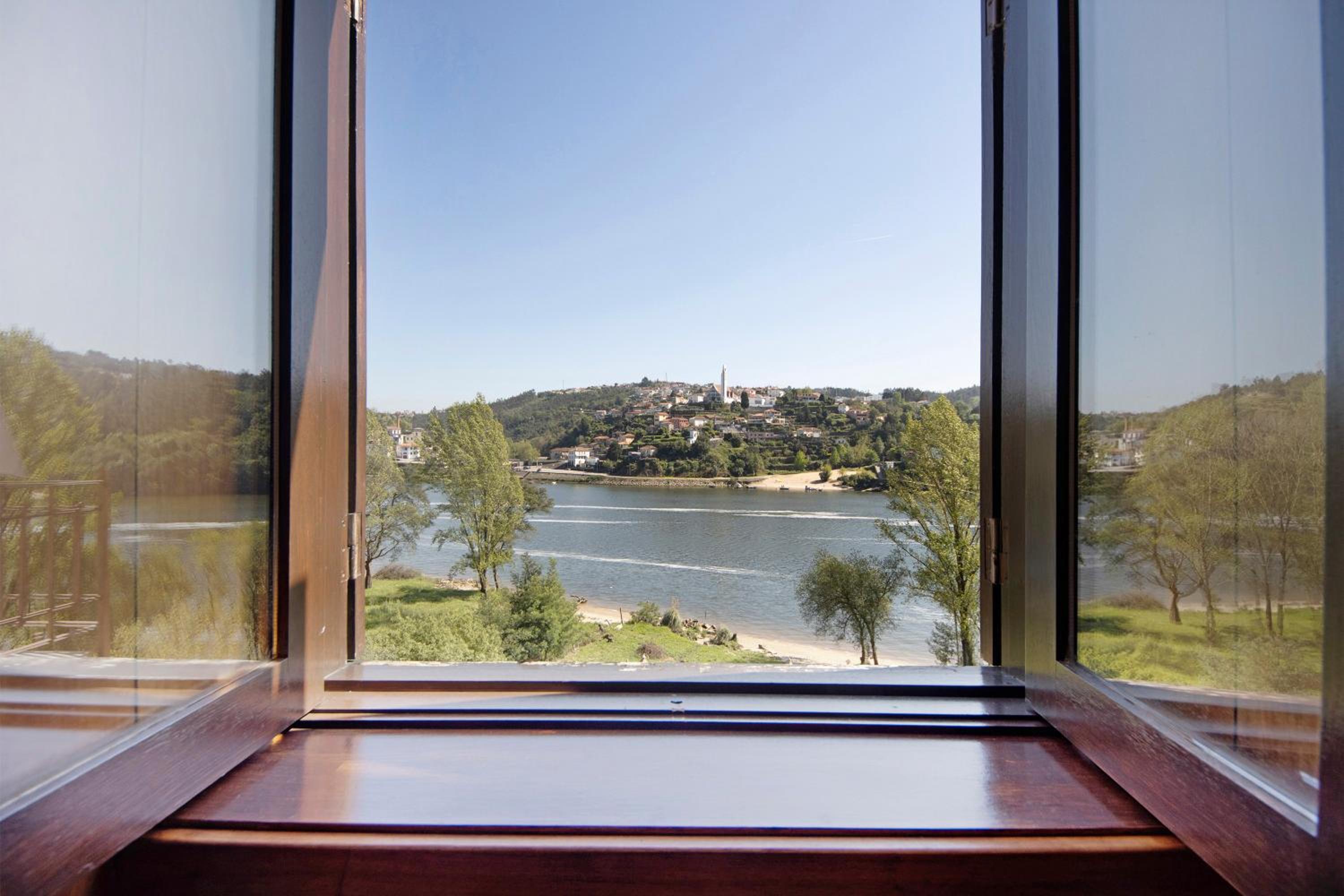 Two-Bedroom Deluxe Apartment with Garden View photo 2