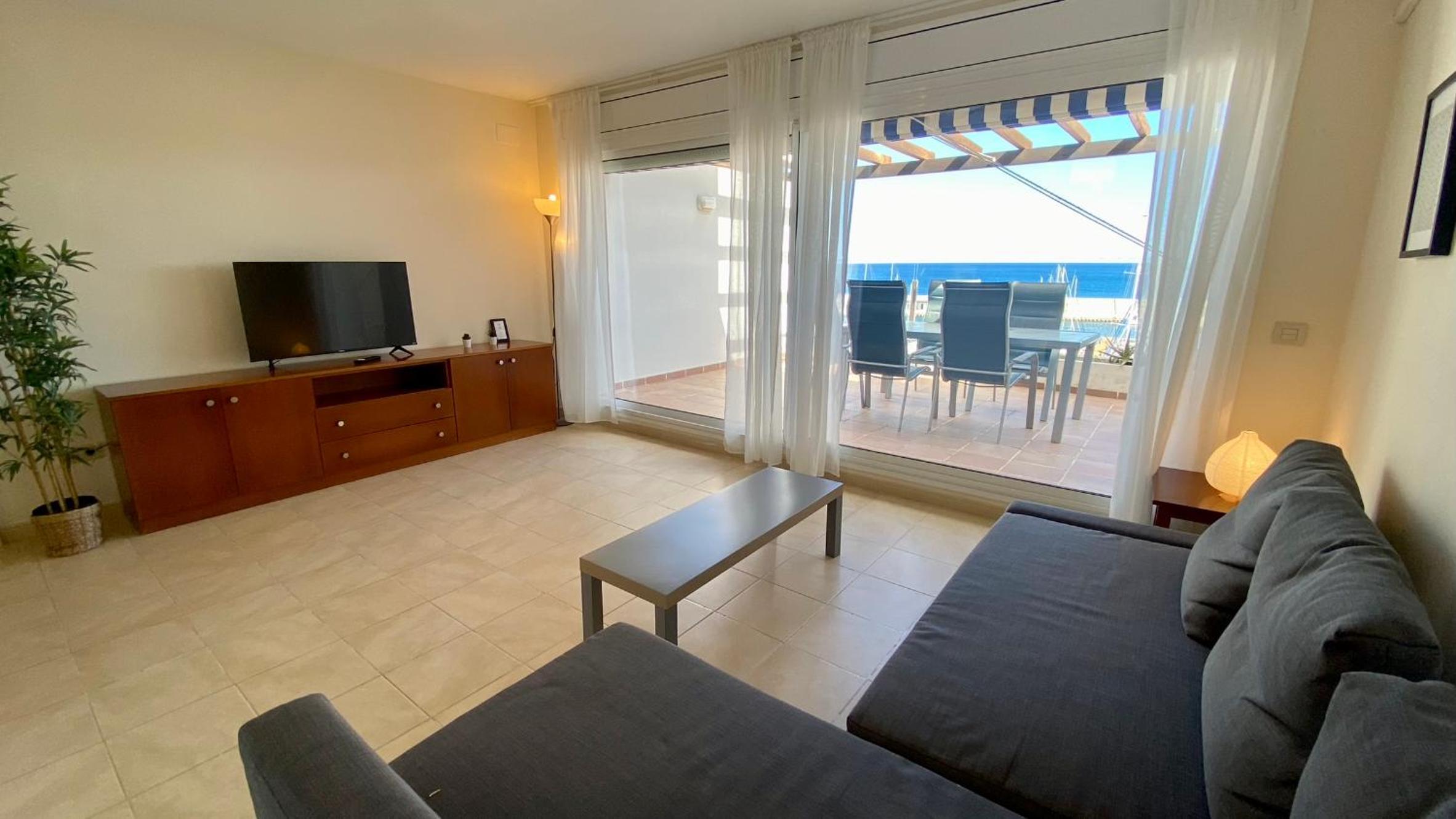 Apartamento Dúplex de Tres Habitaciones con Vista al Mar