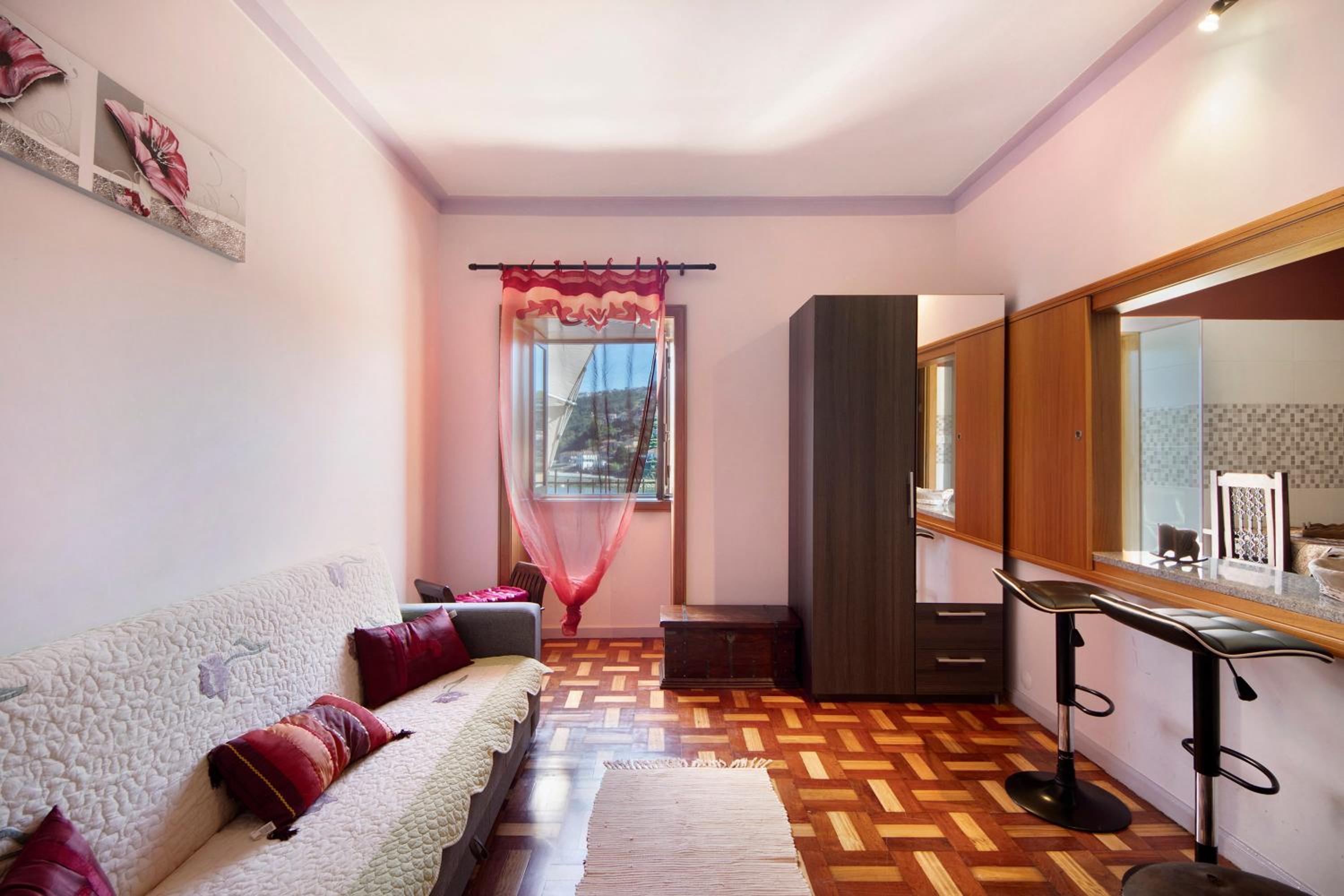 Two-Bedroom Deluxe Apartment with Garden View