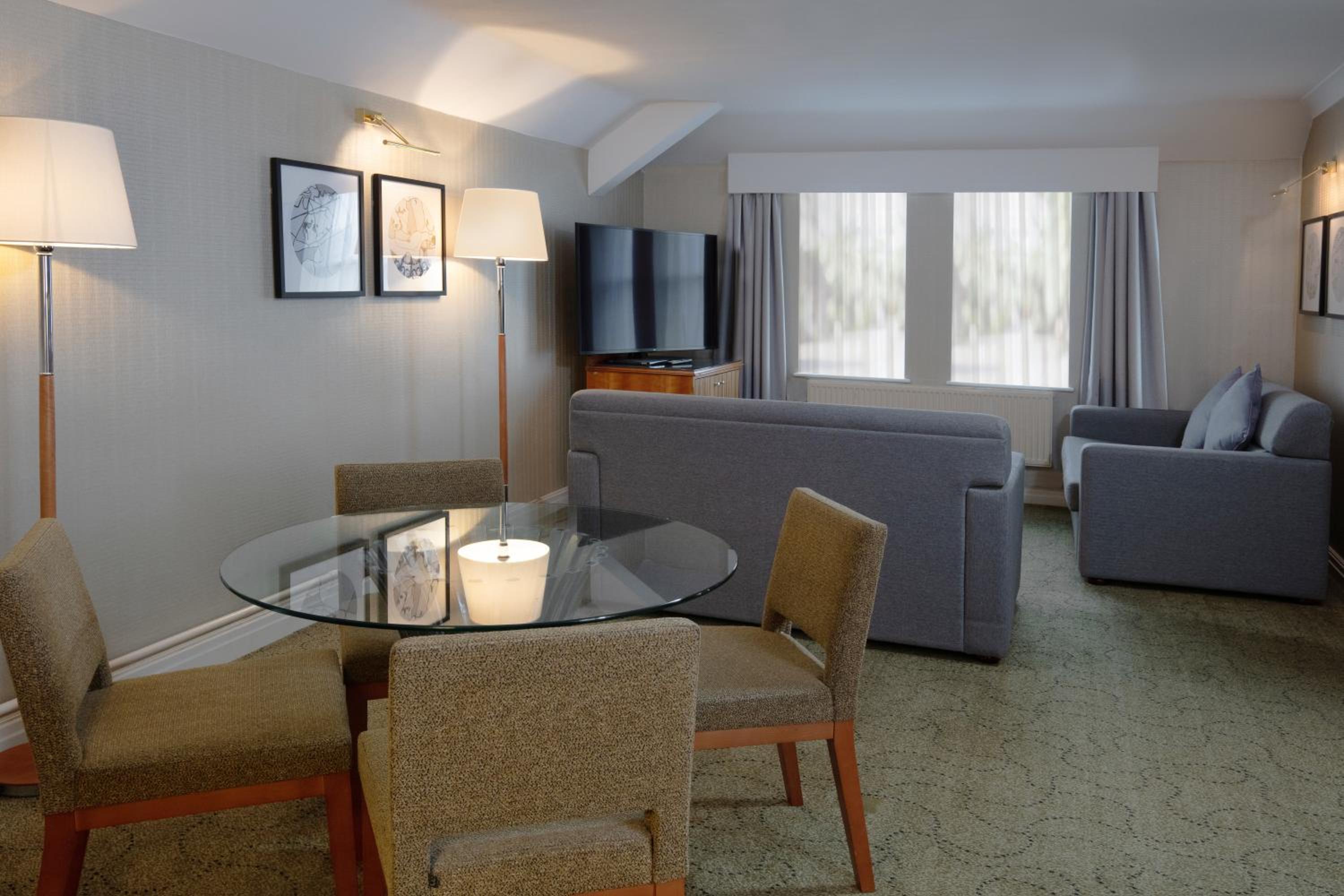One-Bedroom Suite - Photo 2