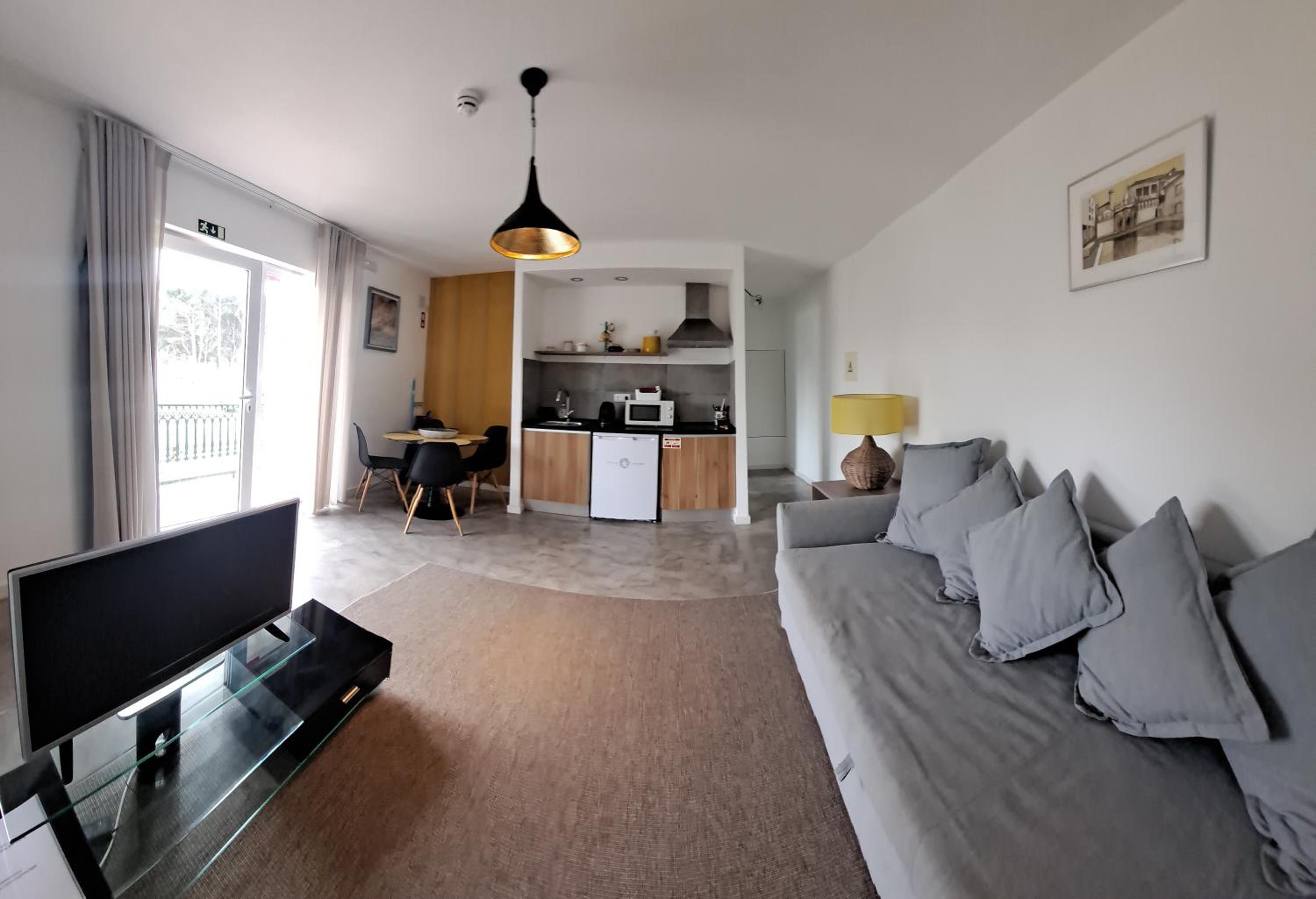 Superior Family Room photo 3