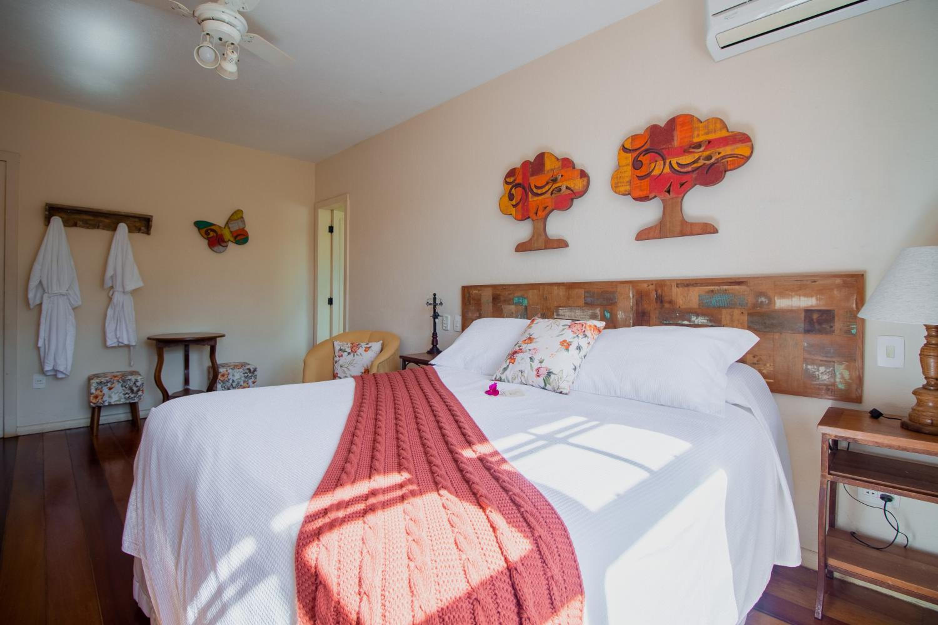 Deluxe Double Room with Bath photo 3