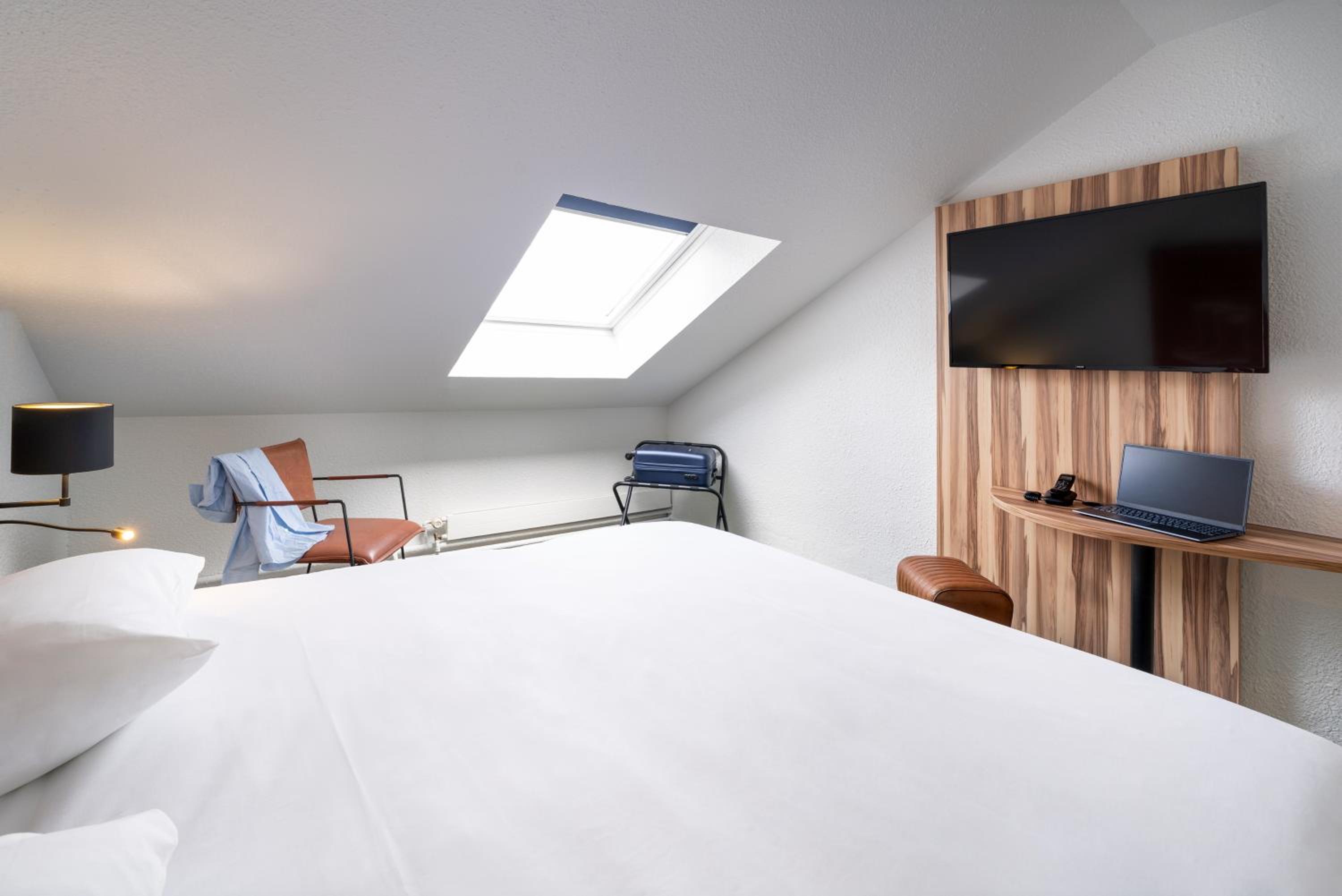 Standard Room with Two Single Beds - Photo 8