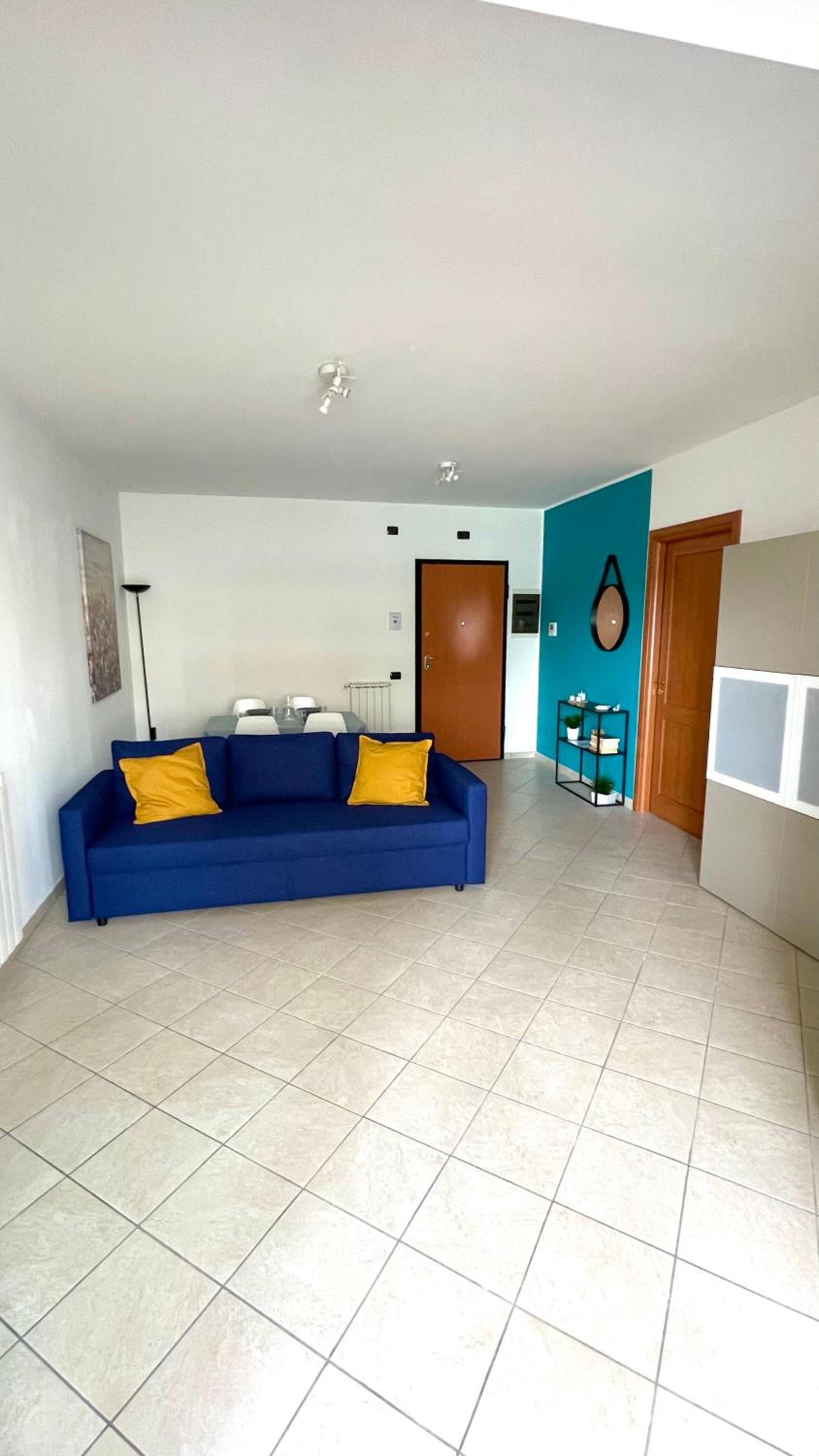 One-Bedroom Apartment photo 2