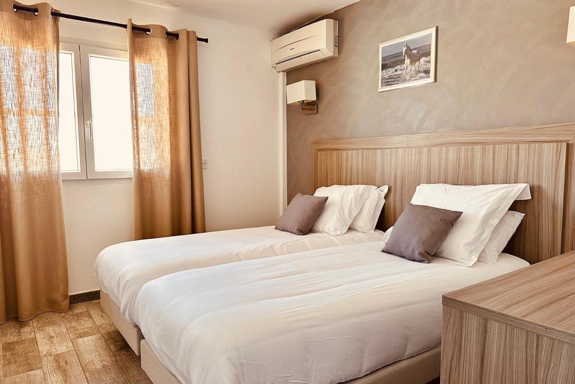 Standard Double Room - Photo 3