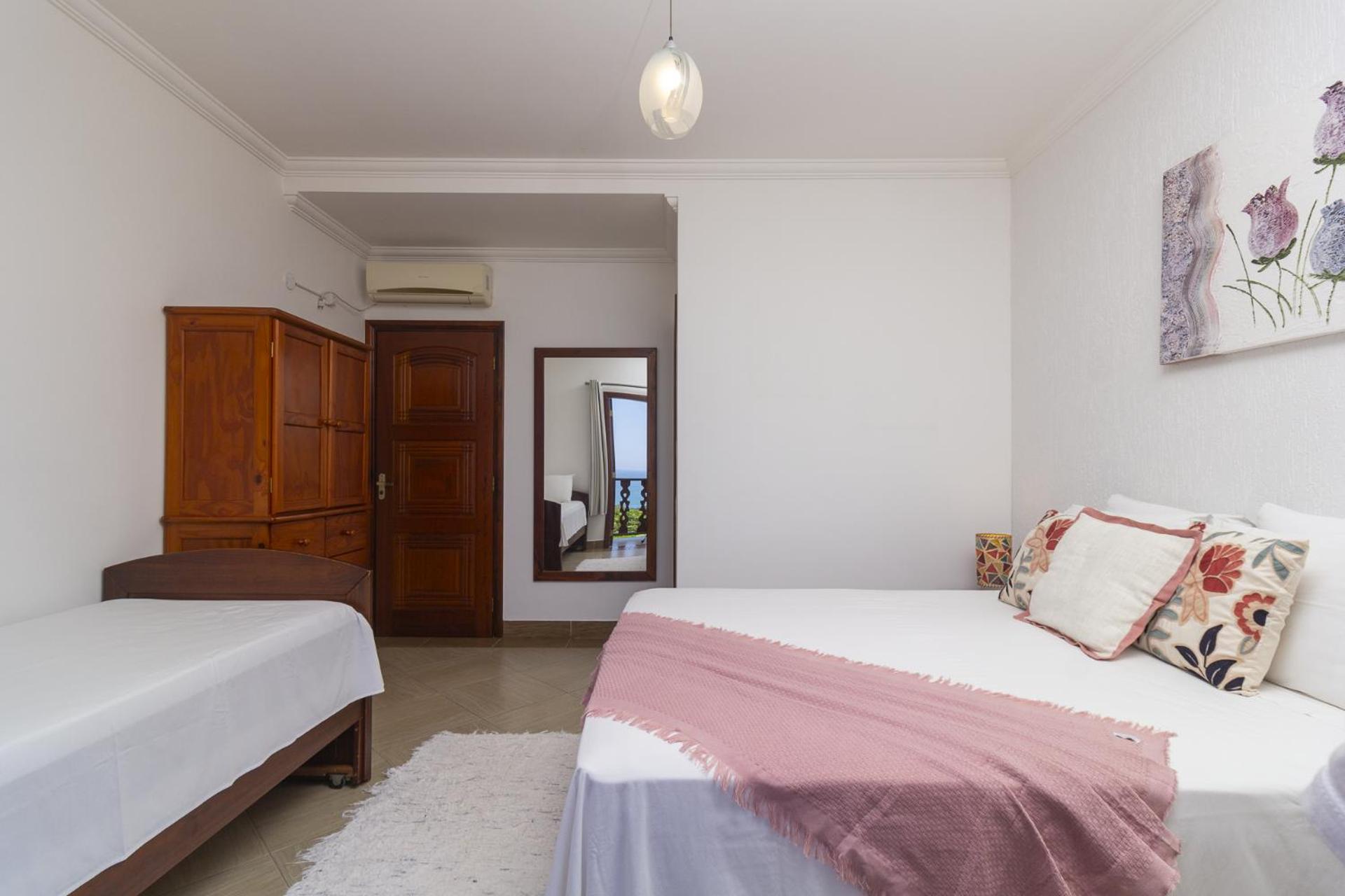 Superior Quadruple Room - Photo 5