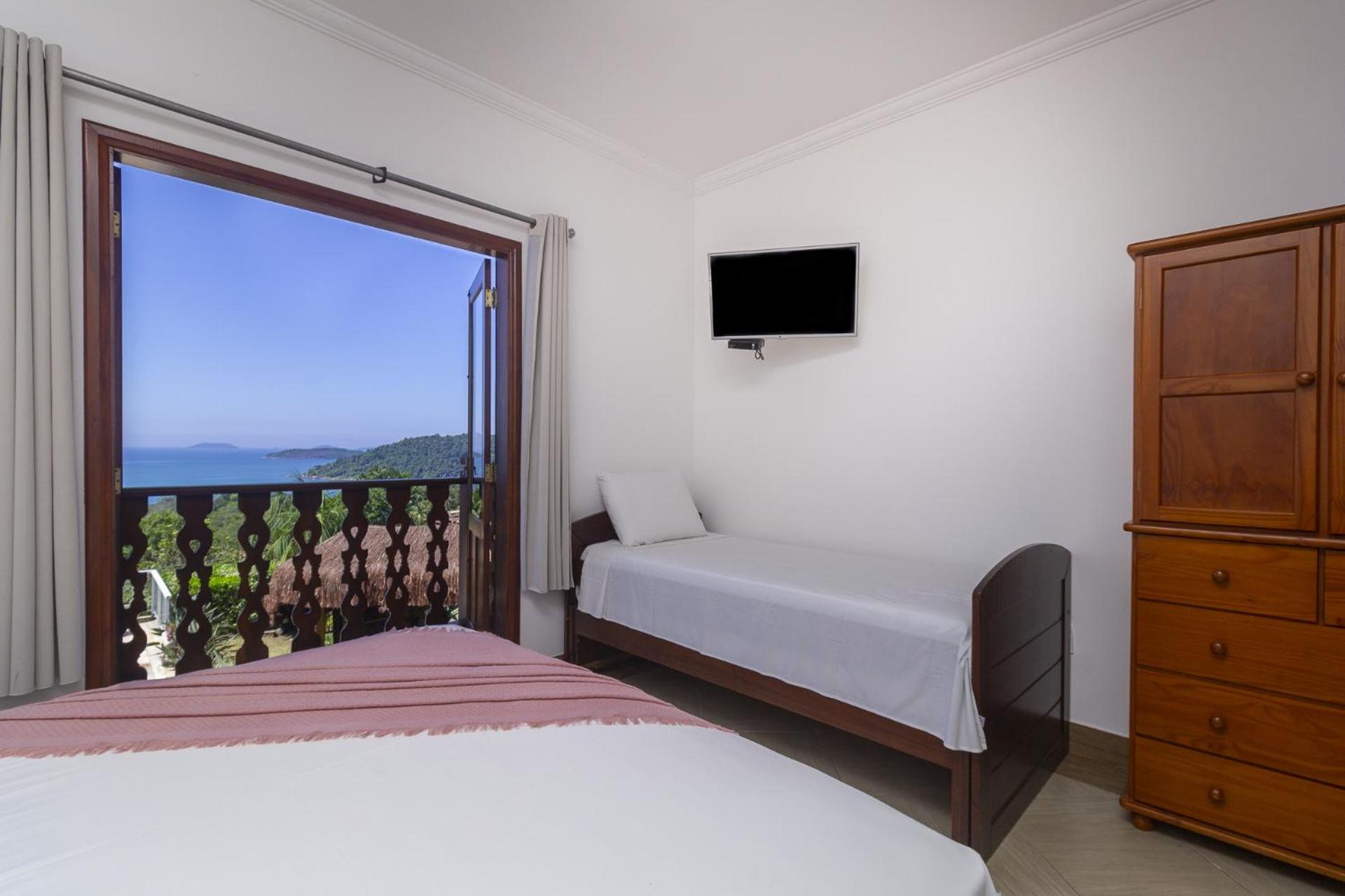 Superior Quadruple Room - Photo 1