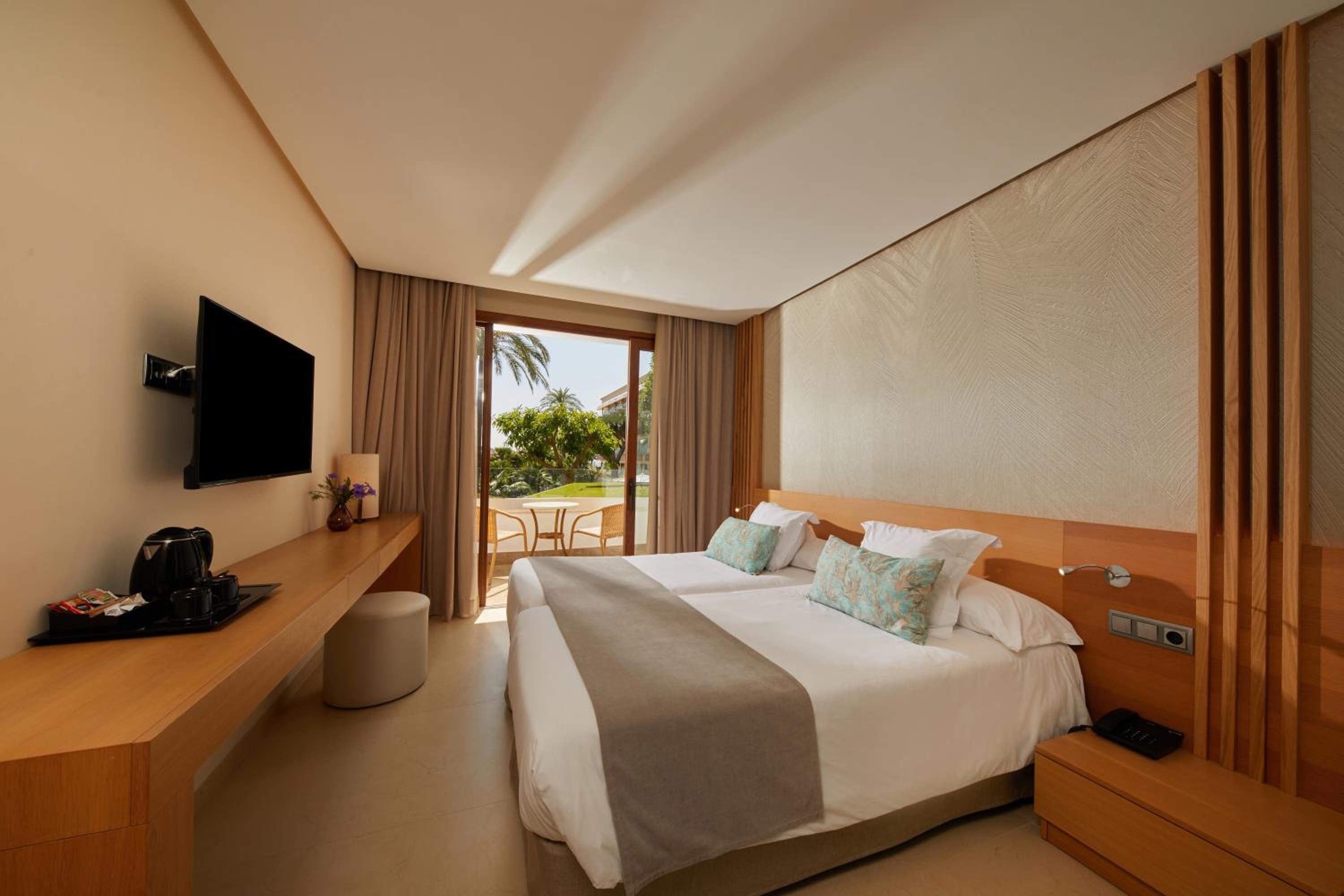 Twin Room (1 Adult)
