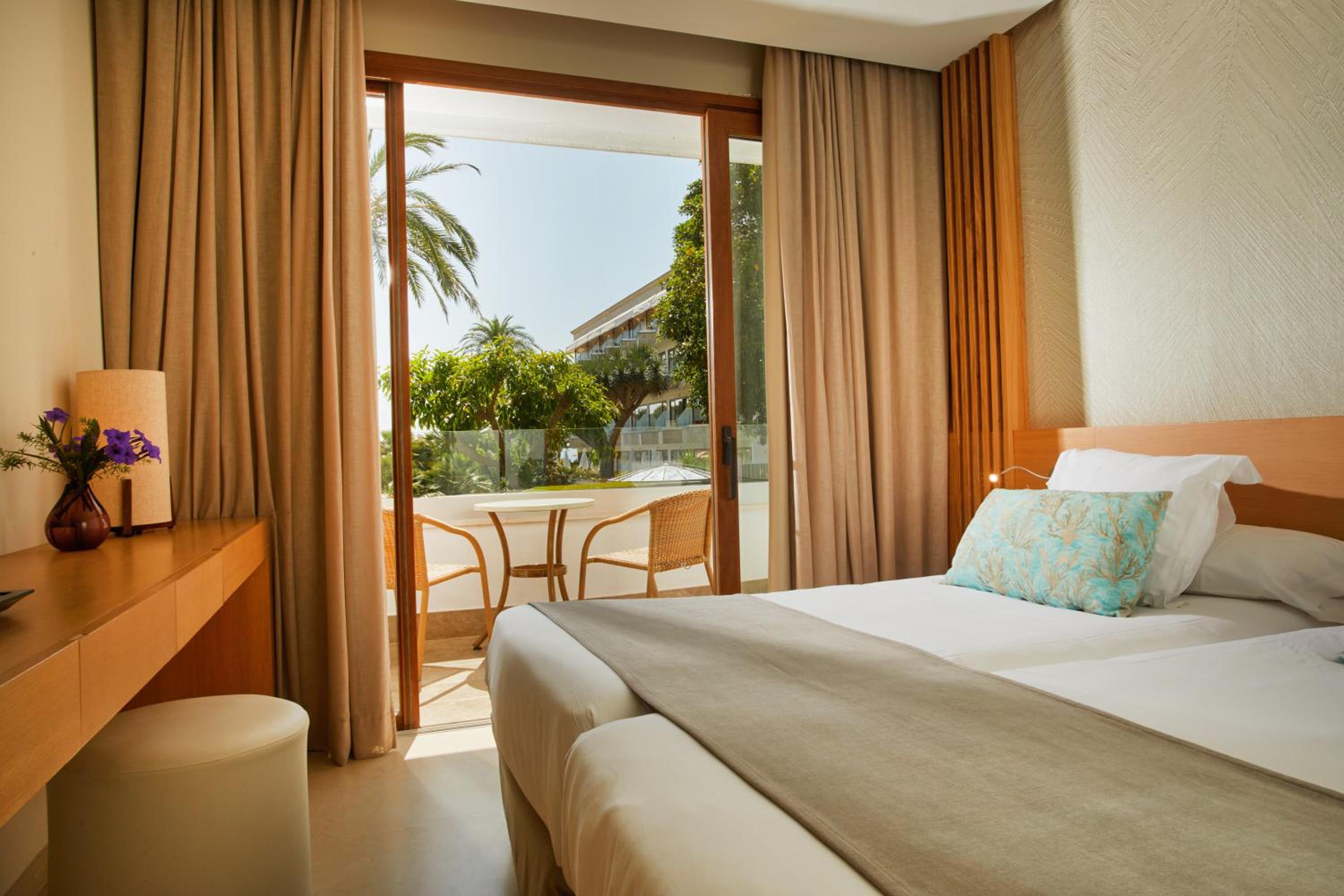 Standard Double or Twin Room - Photo 10