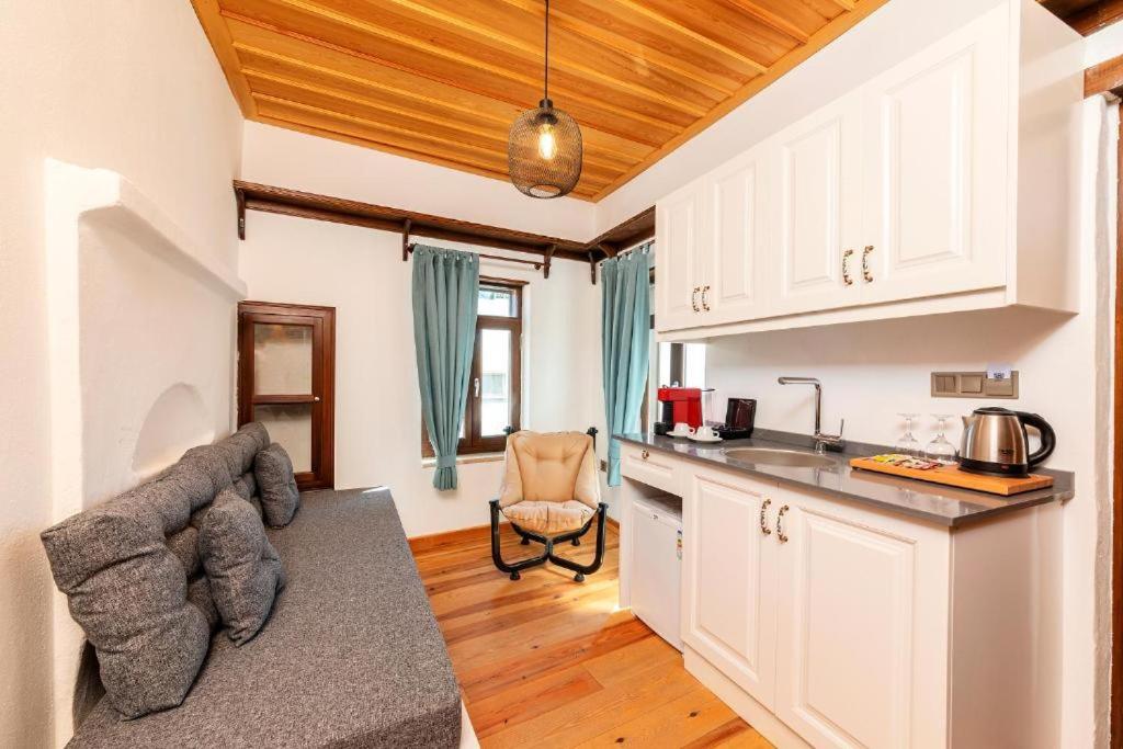 Double Room with Garden View - Photo 3
