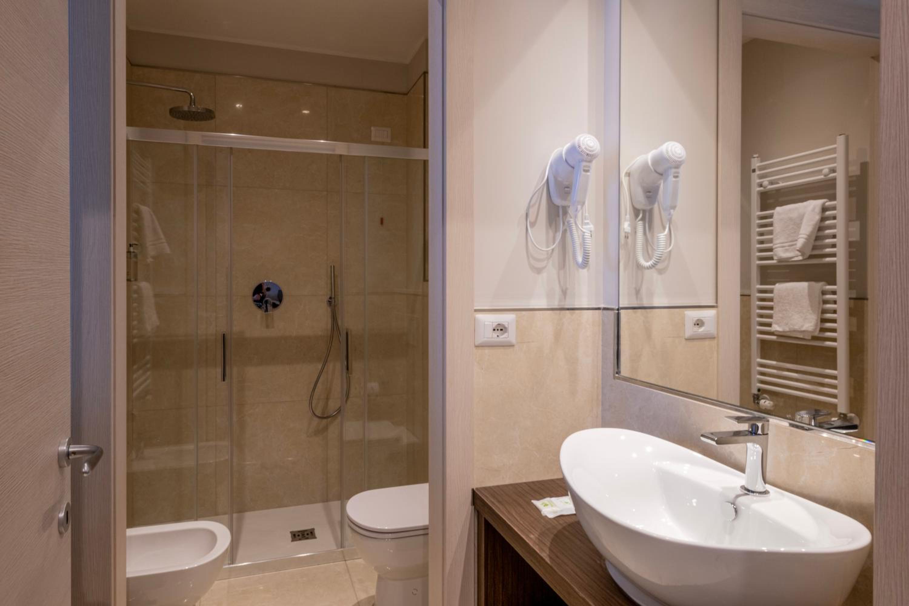 Superior Double or Twin Room with Terrace - Photo 19