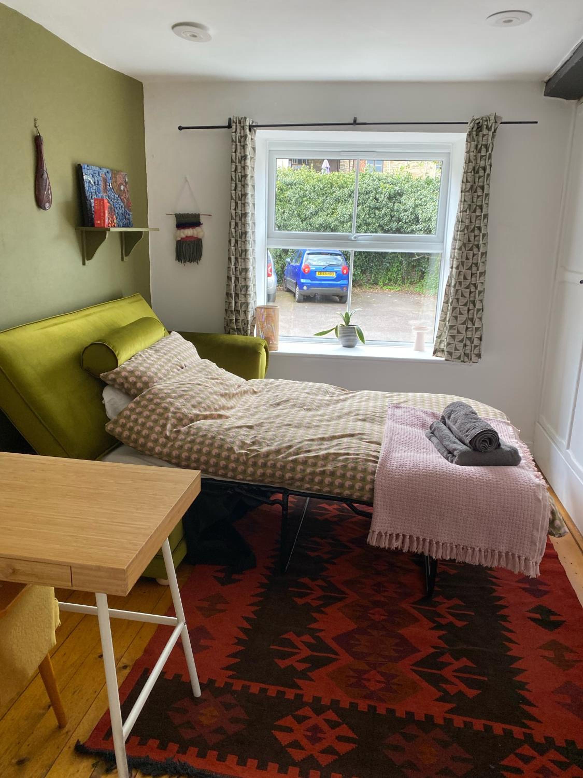 Three-Bedroom House photo 3