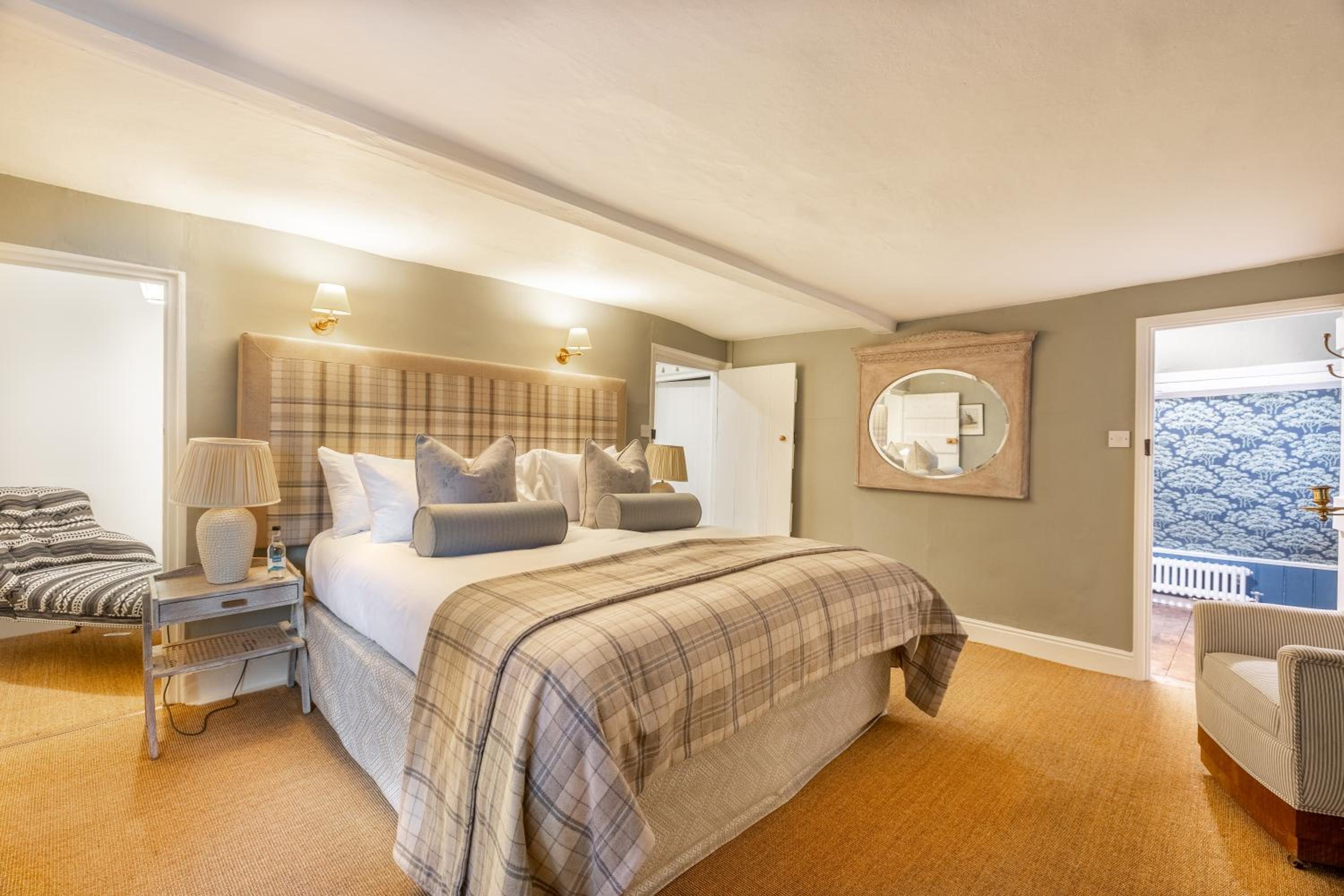 Three-Bedroom House photo 2