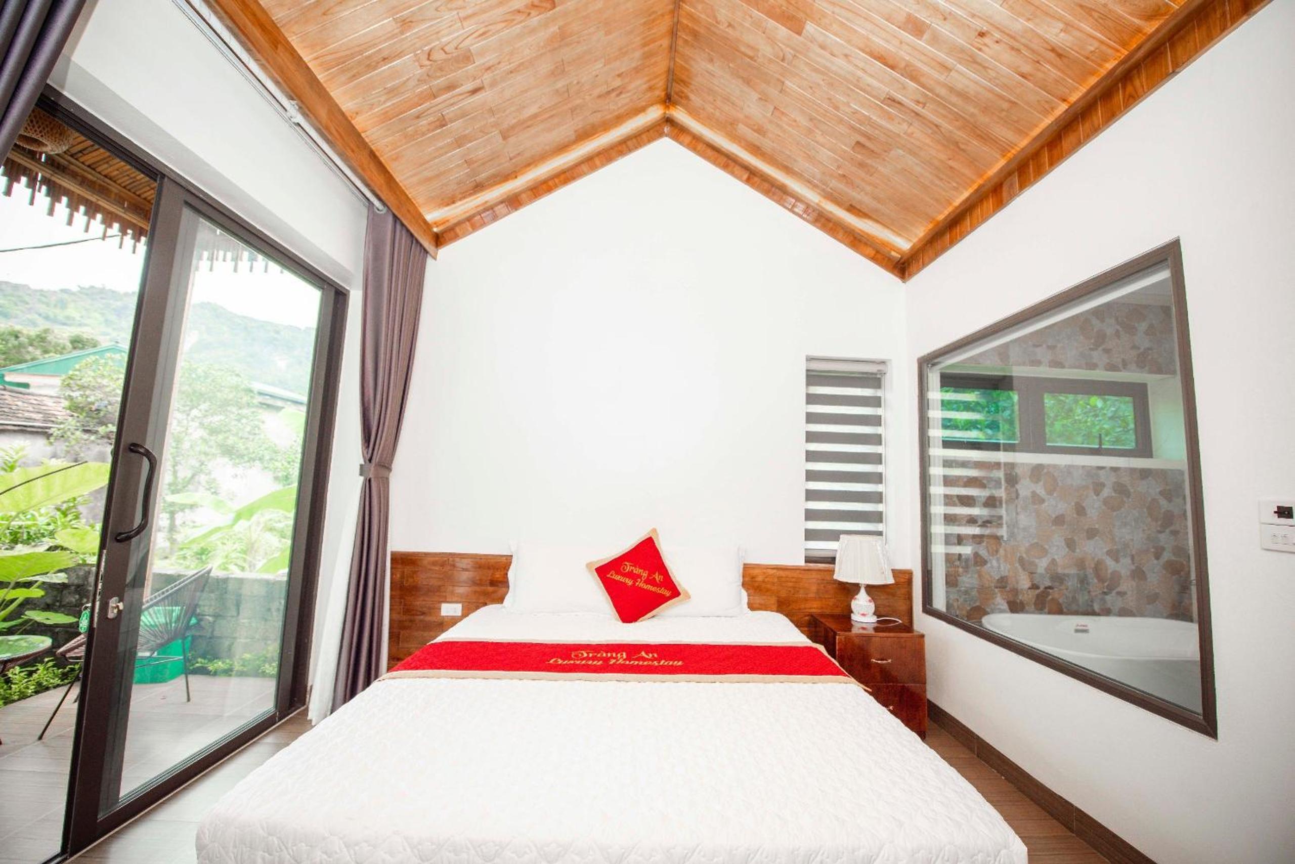 Deluxe Double Room with Bath