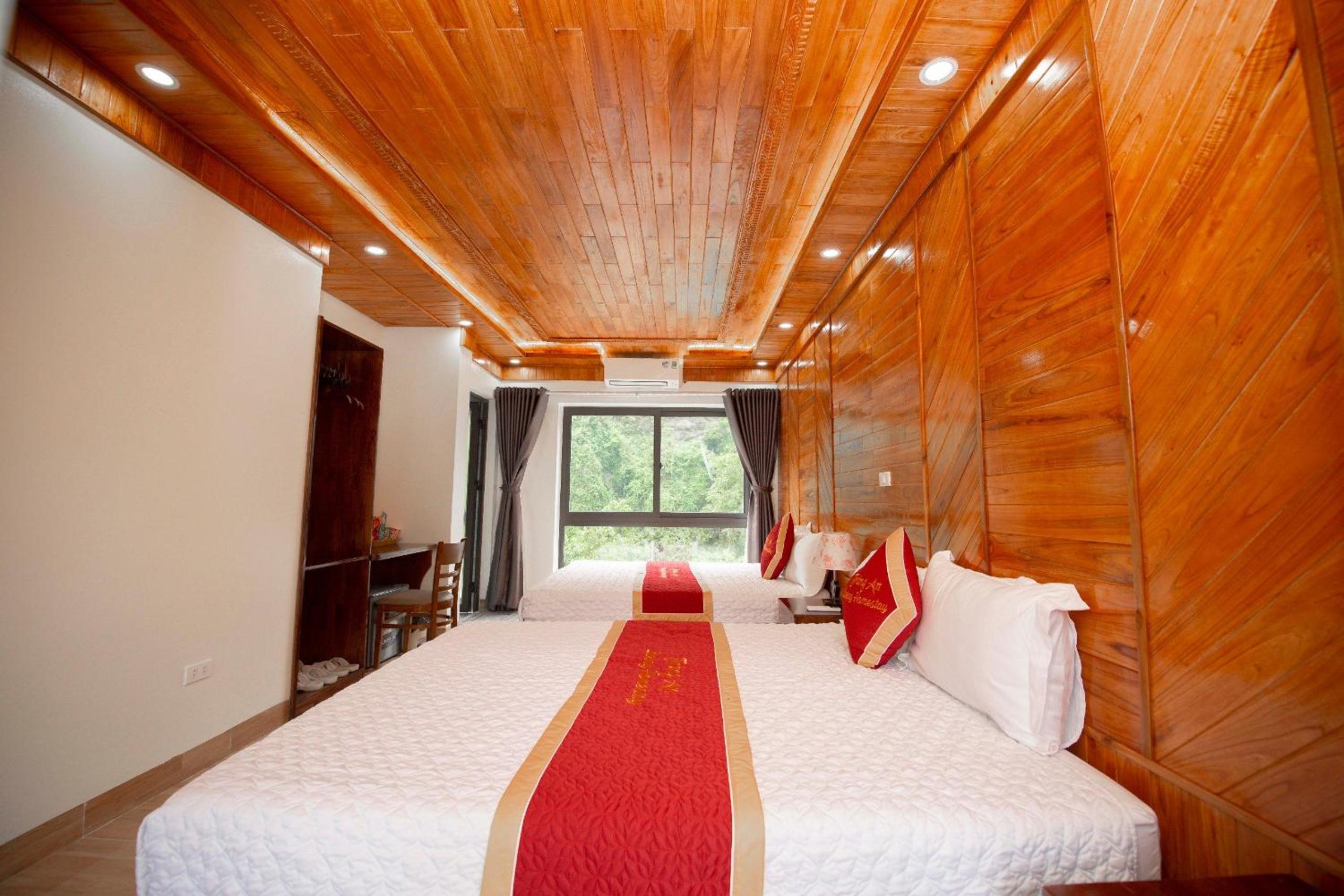 Family Room with Mountain View photo 1