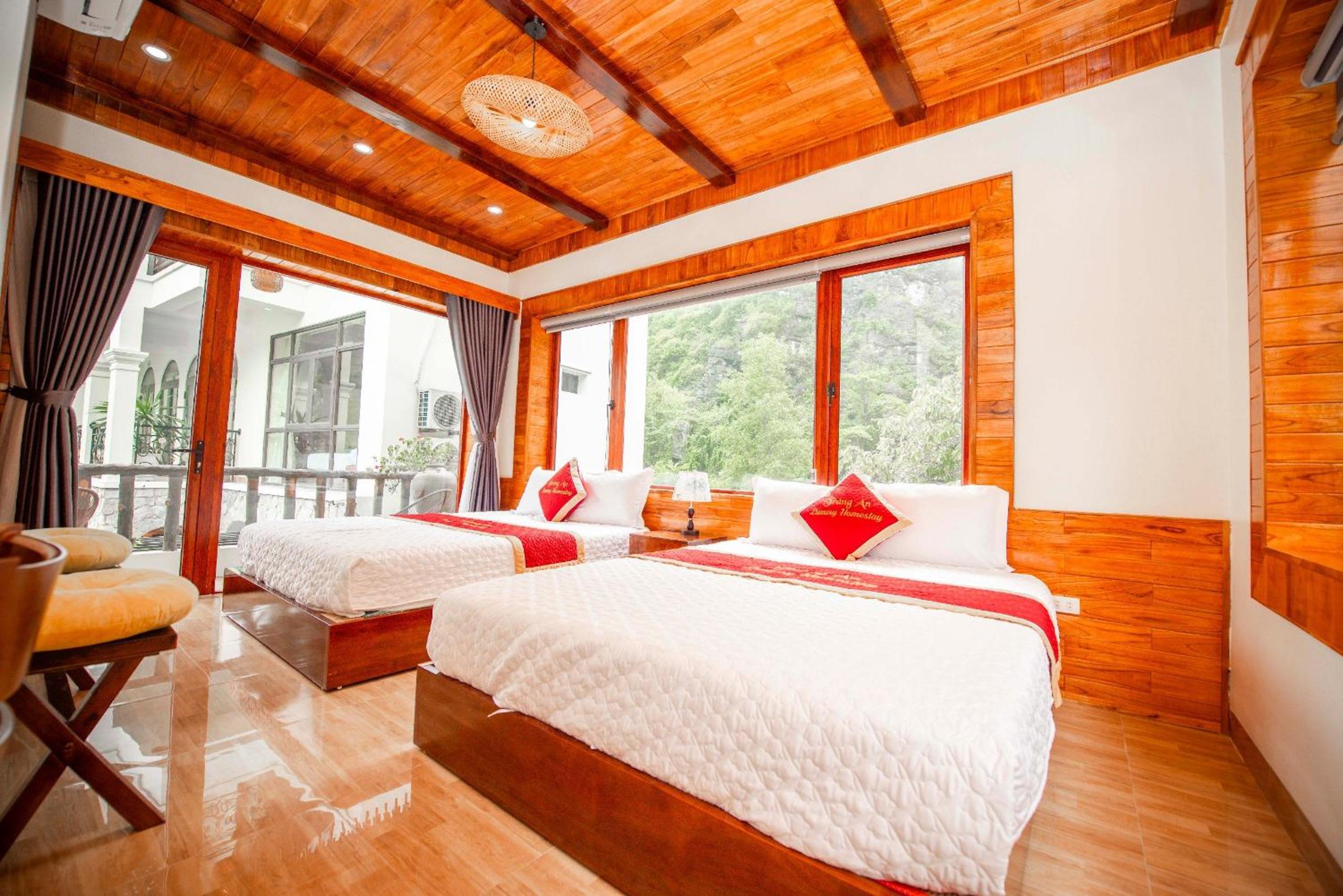 Family Room with Mountain View photo 3