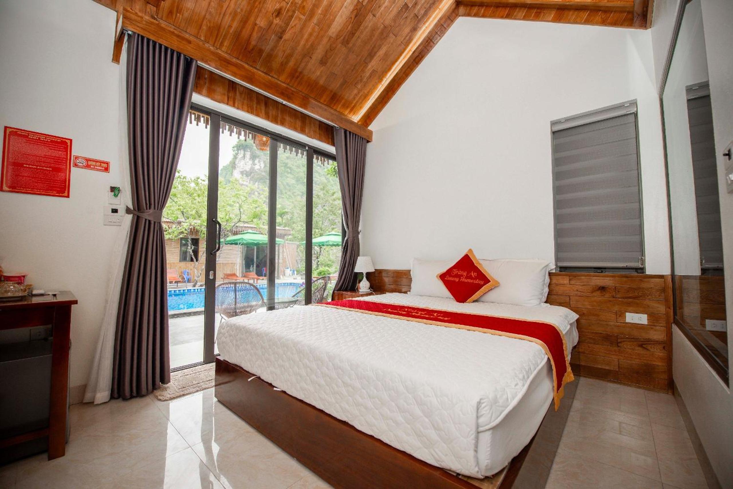 Deluxe Double Room with Bath photo 3