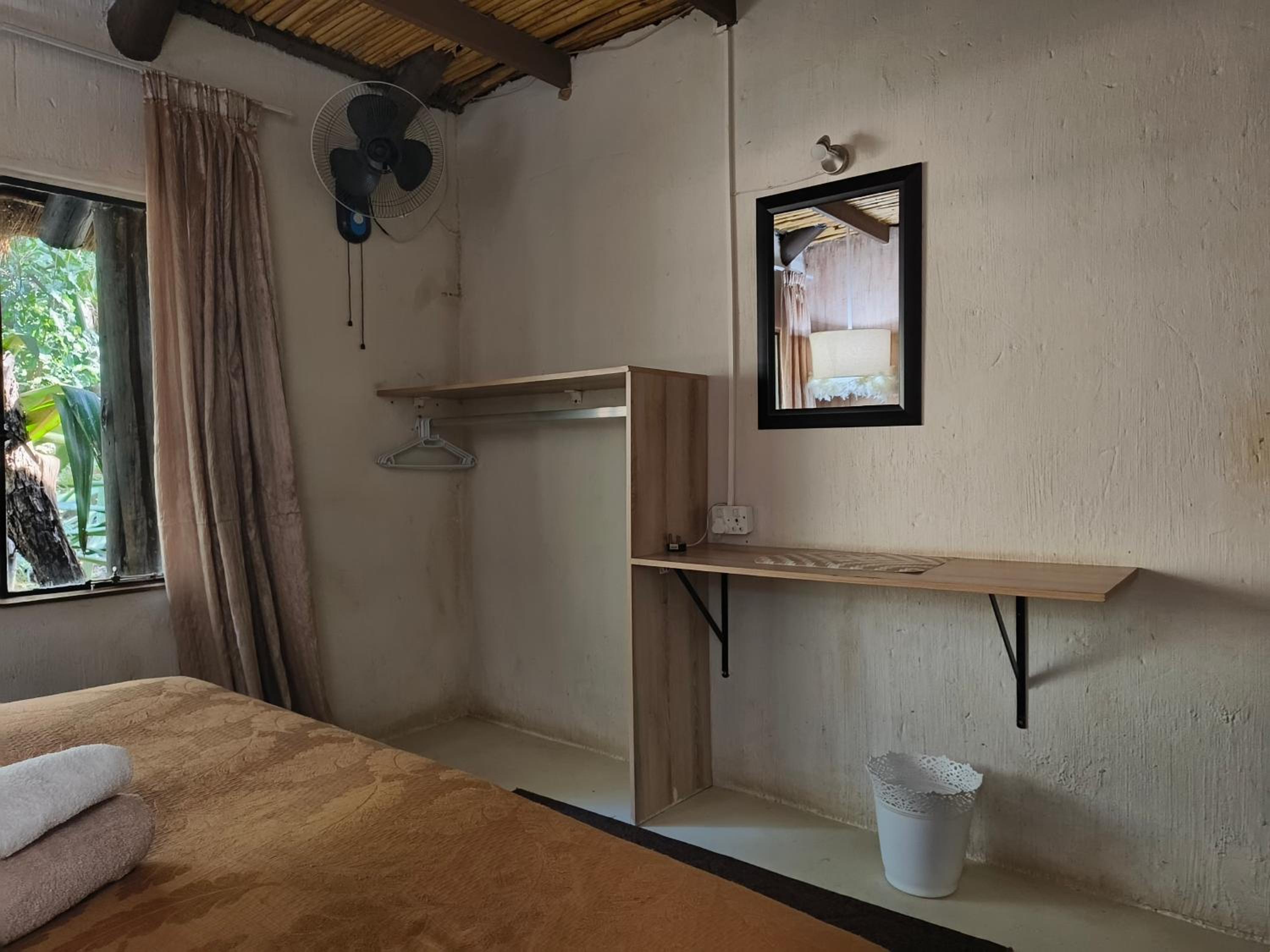 Seven-Bedroom House - Photo 3