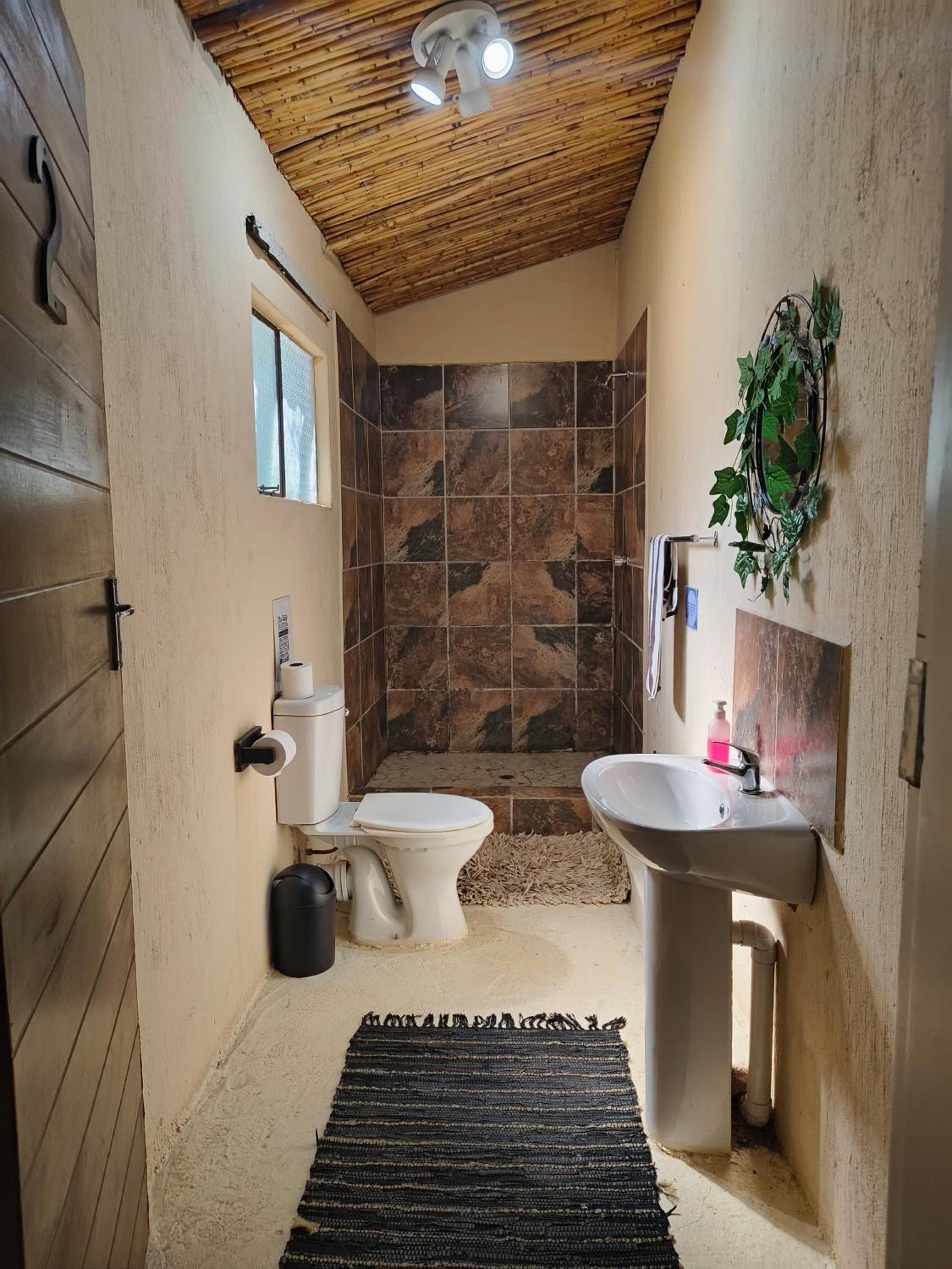 Seven-Bedroom House - Photo 10