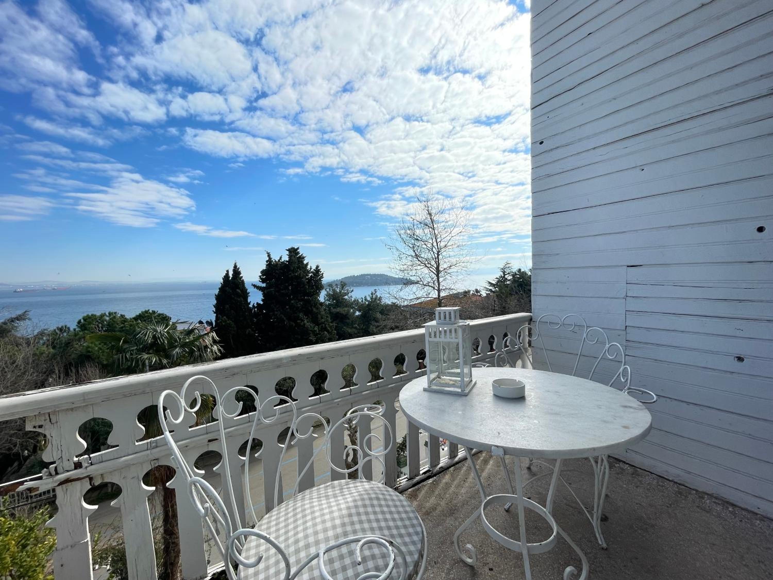 Double Room with Balcony and Sea View - Photo 4