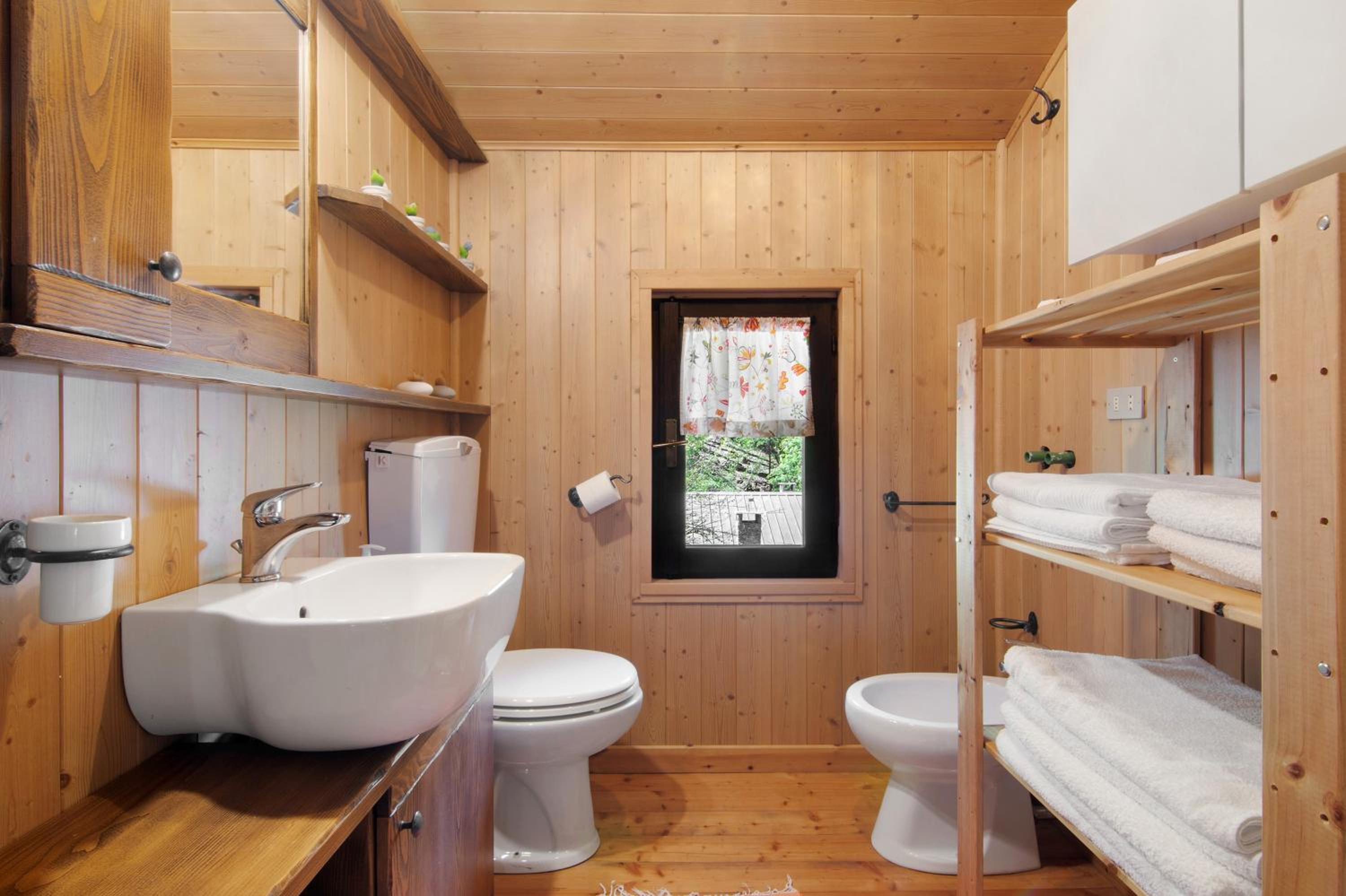 Three-Bedroom House - Photo 10