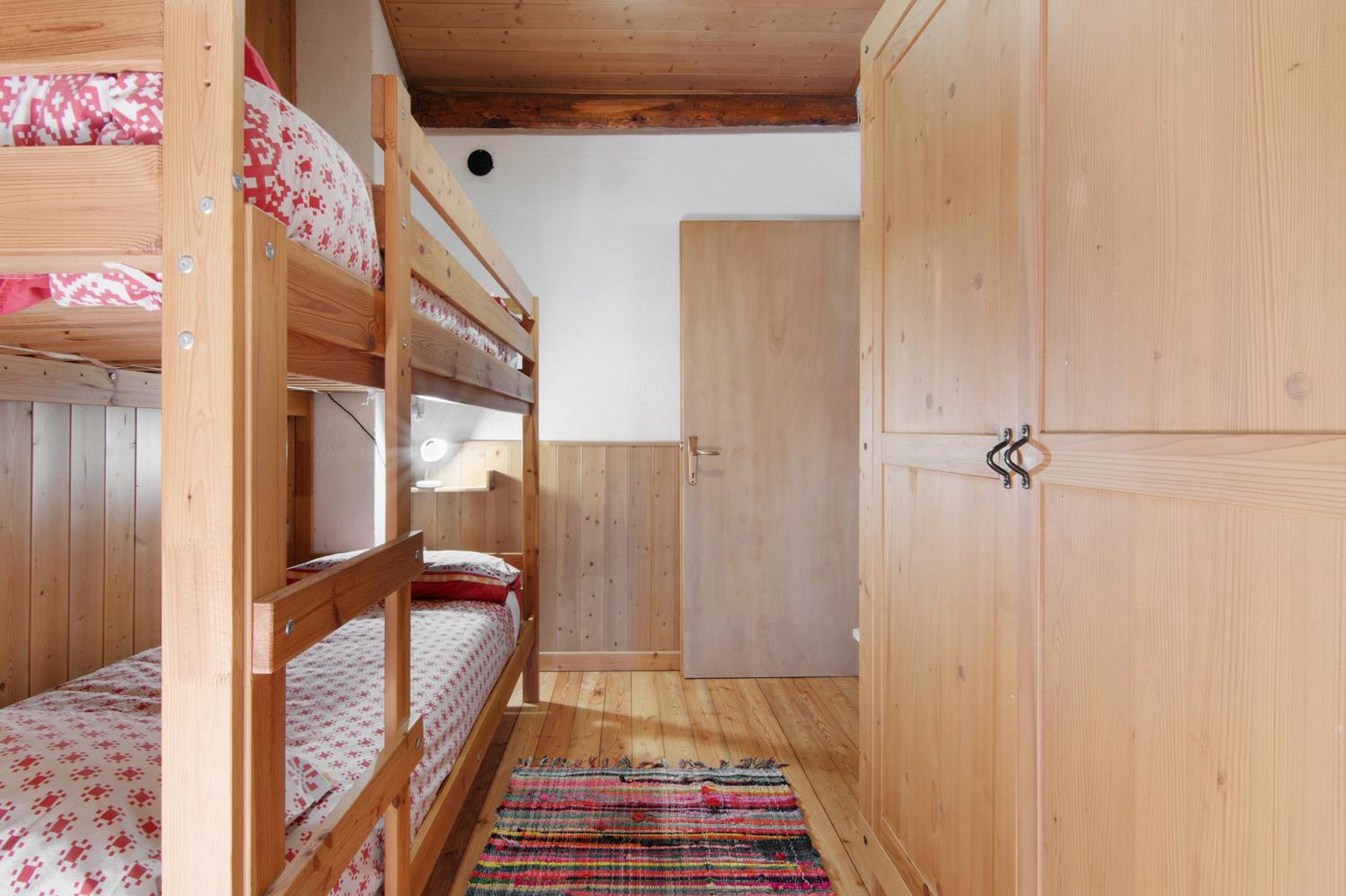 Three-Bedroom House - Photo 7