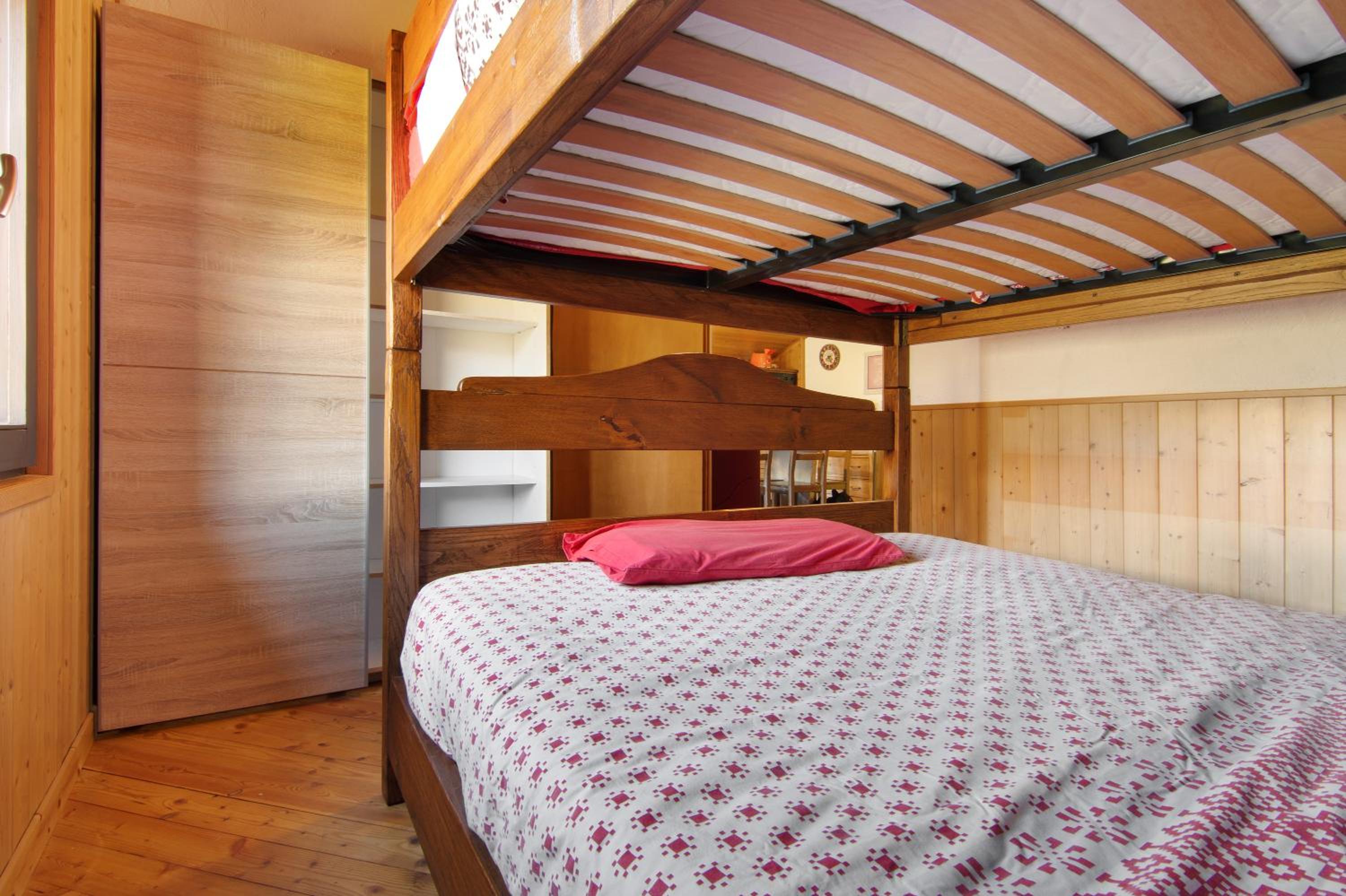 Three-Bedroom House - Photo 31
