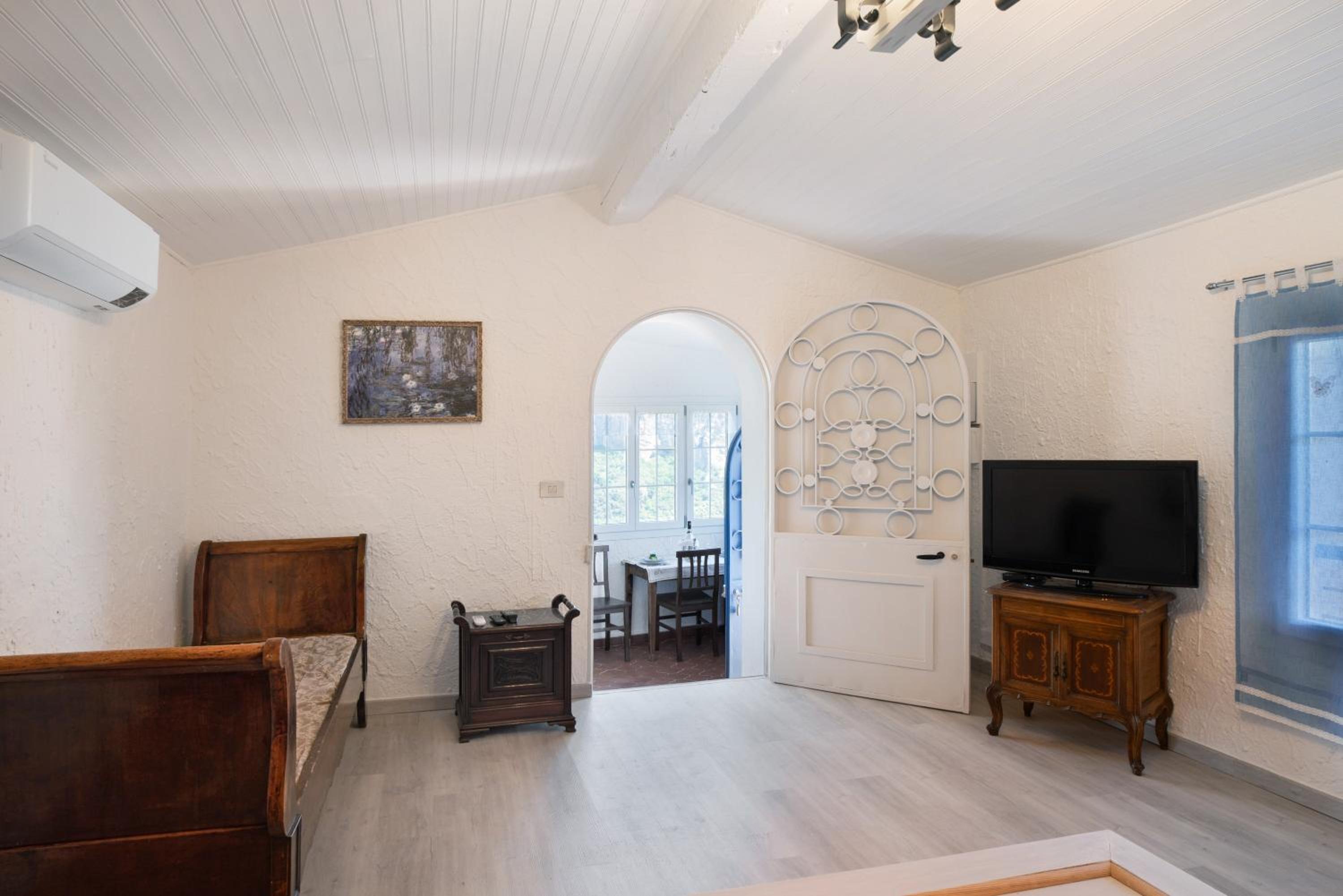 Superior One-Bedroom Apartment