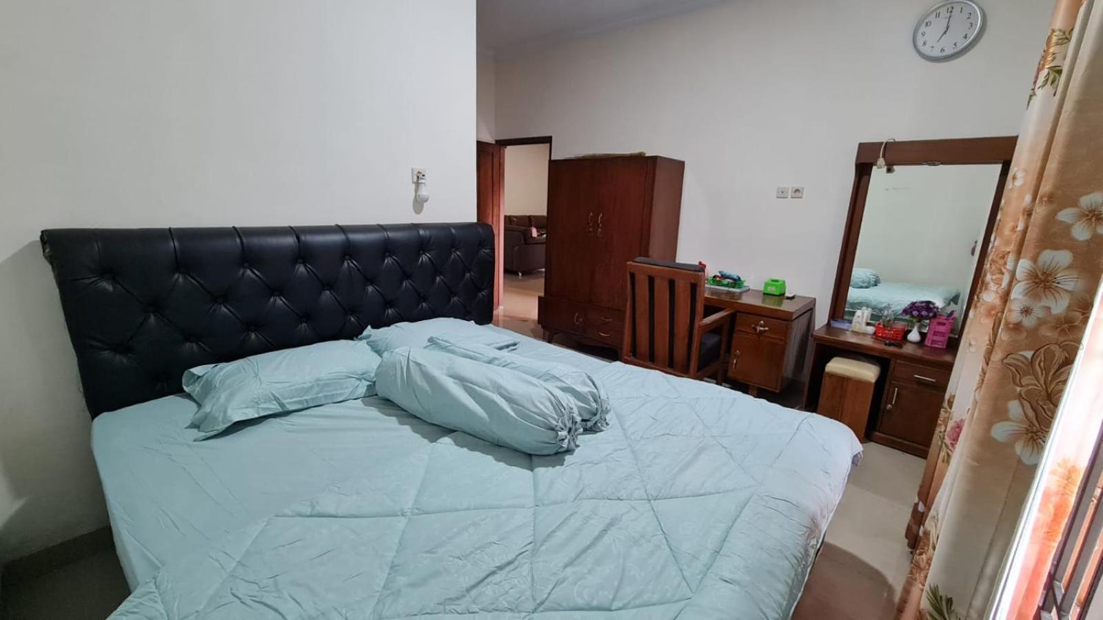 Three-Bedroom House photo 3
