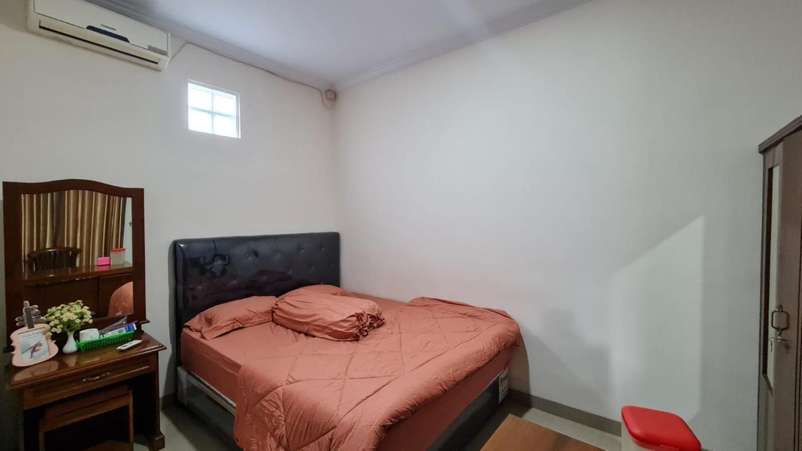 Three-Bedroom House photo 2