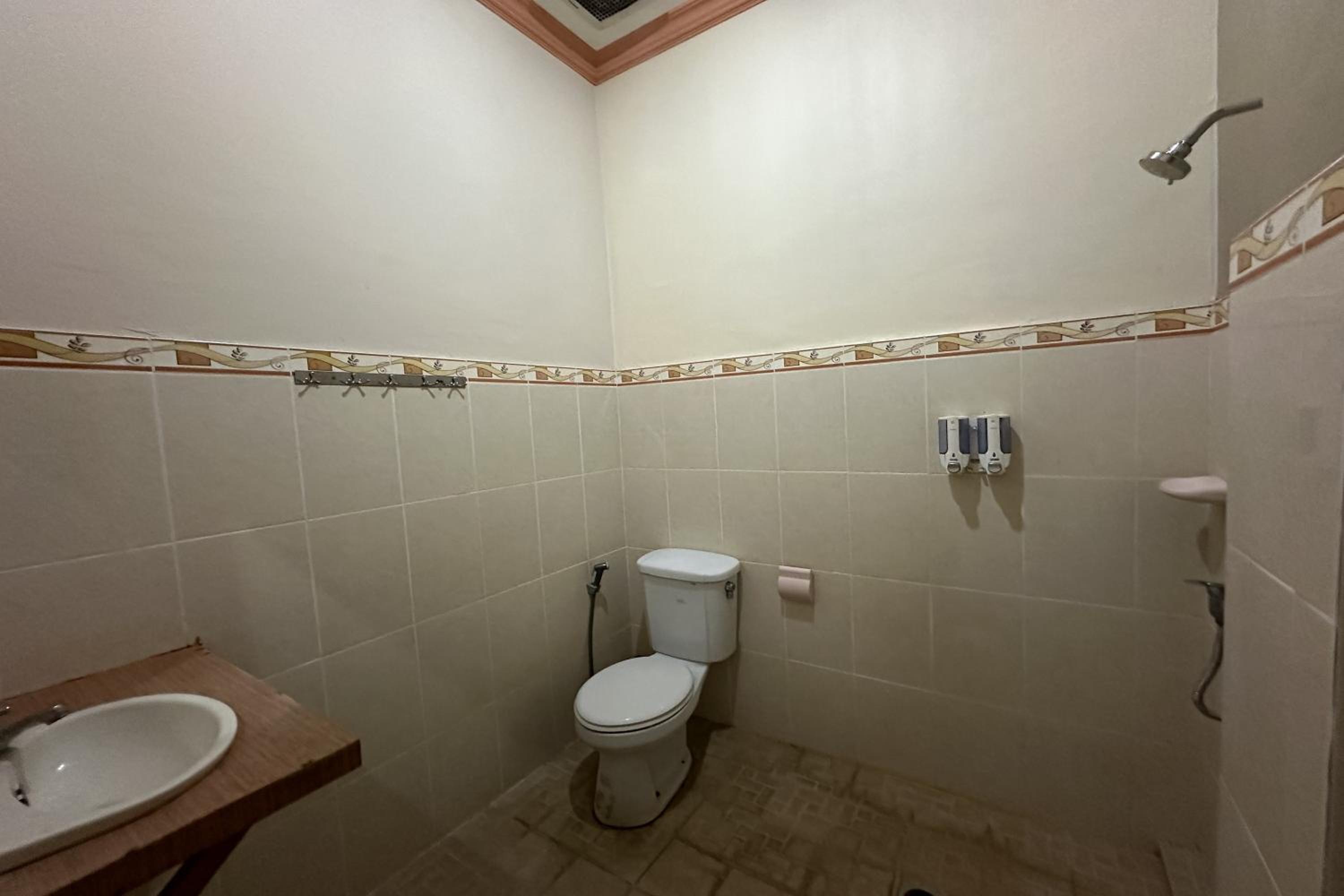 Twin Room - Photo 9