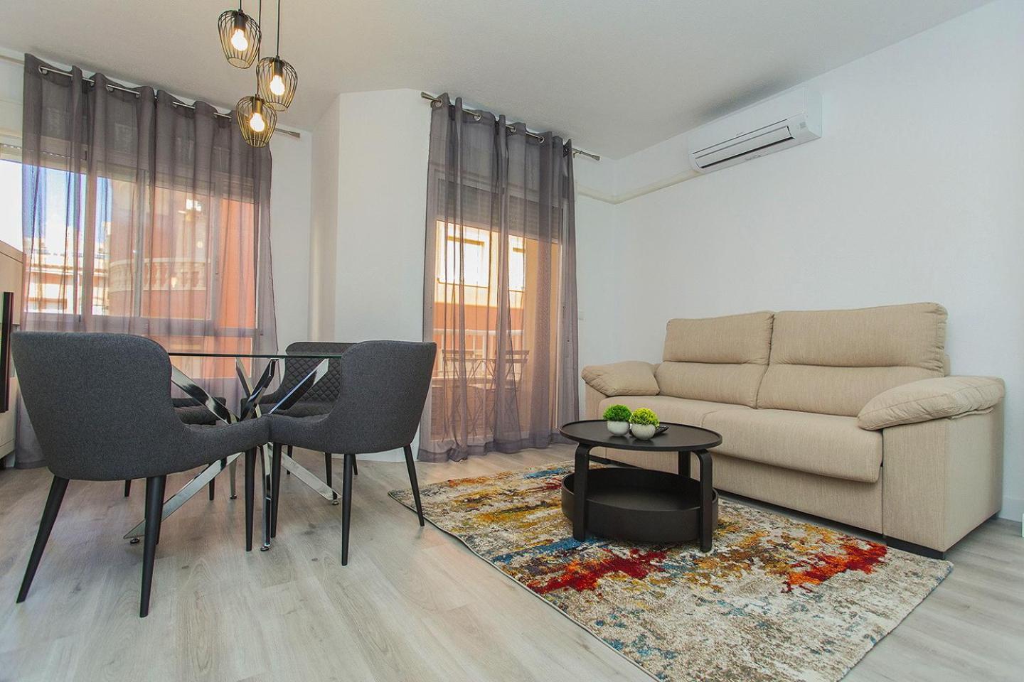 Apartamento con Balcón