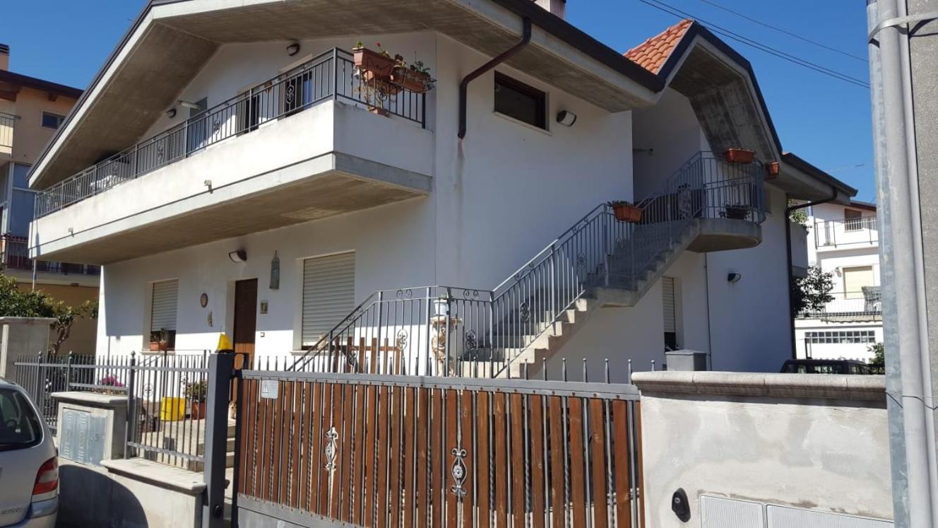 One-Bedroom House photo 2