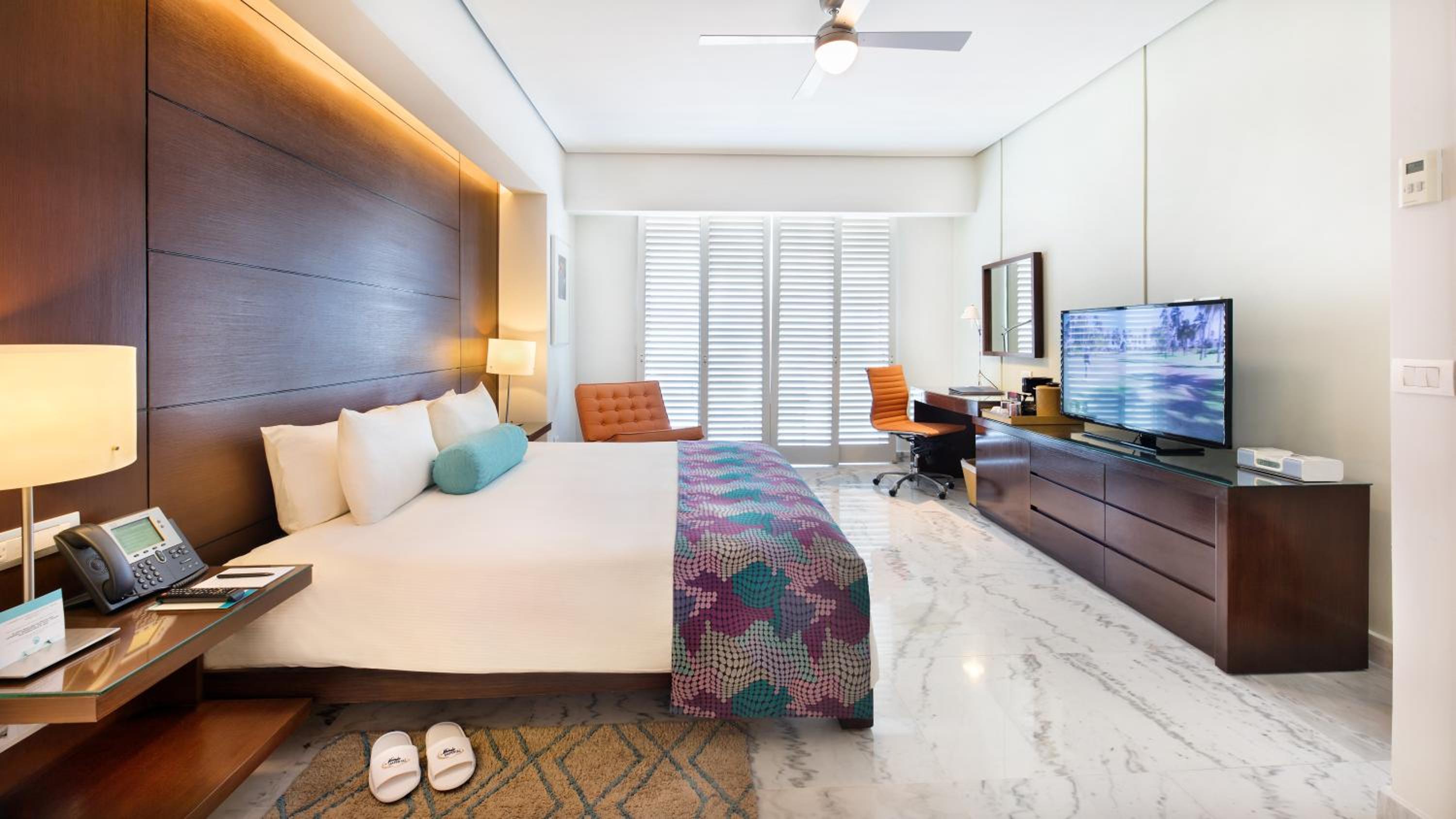 Club 89 King Size Bed Resort View - Photo 1