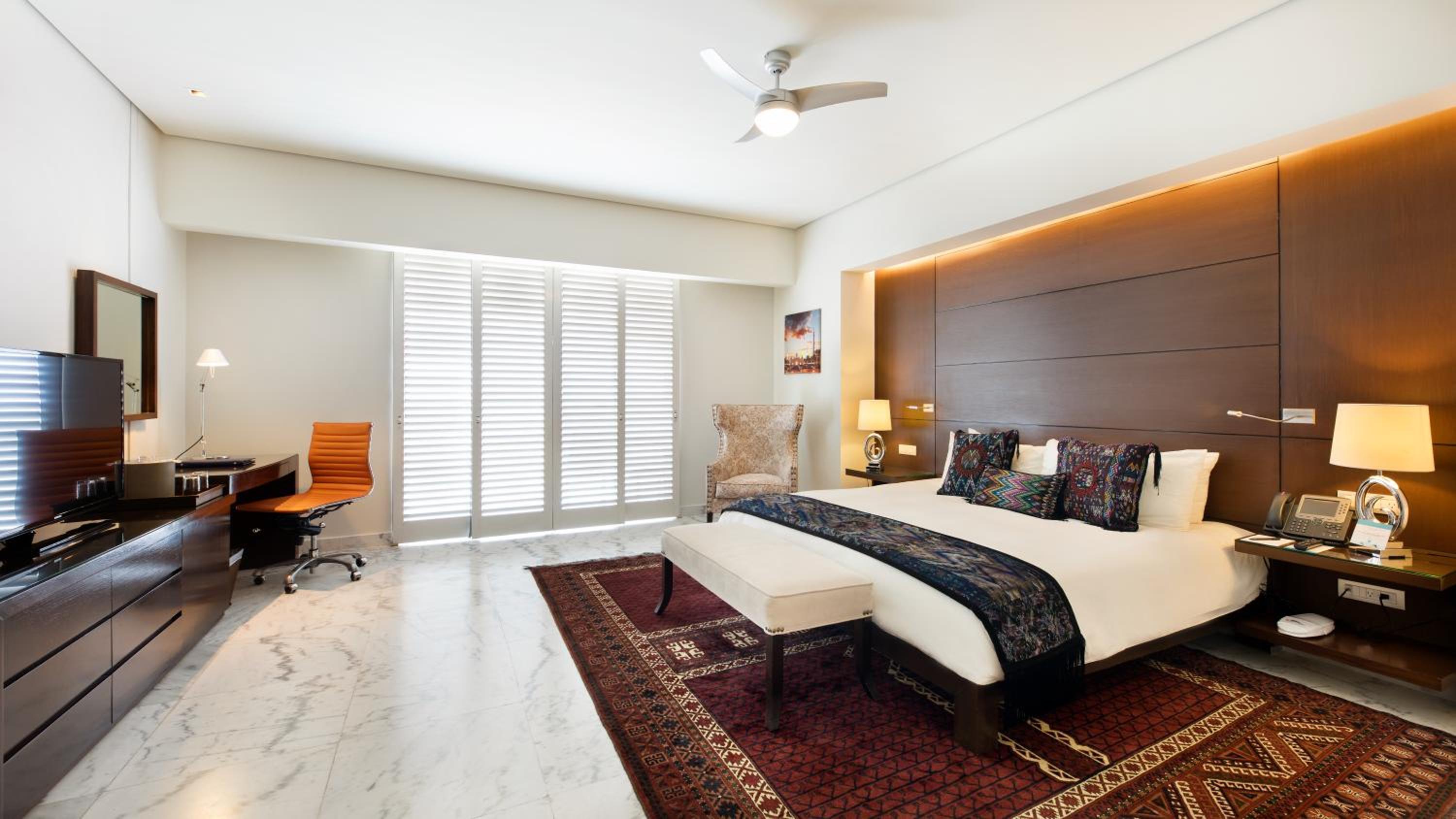 Master Suite King Size Bed Resort View - Photo 2