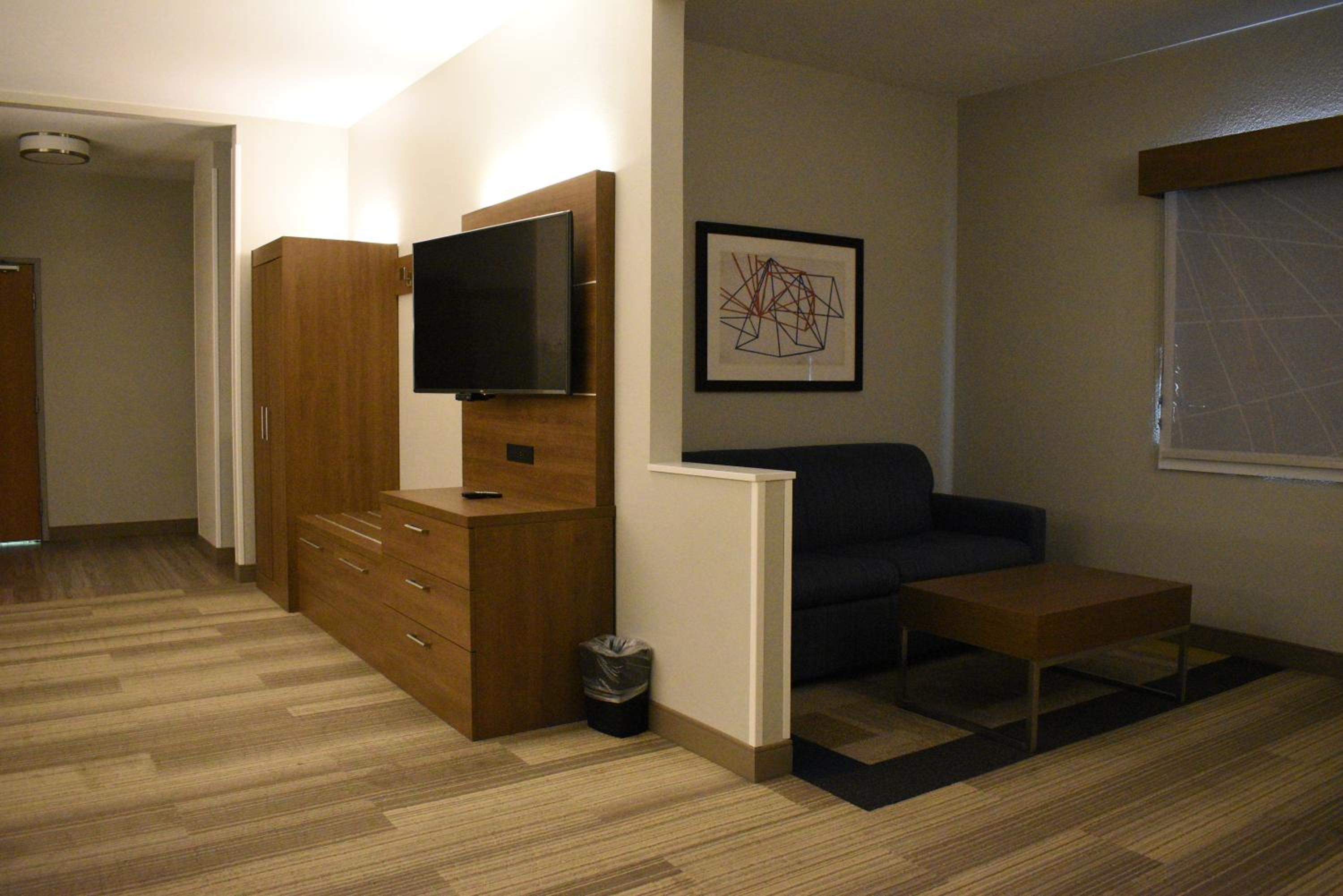 Suite with Two King Beds - Photo 9