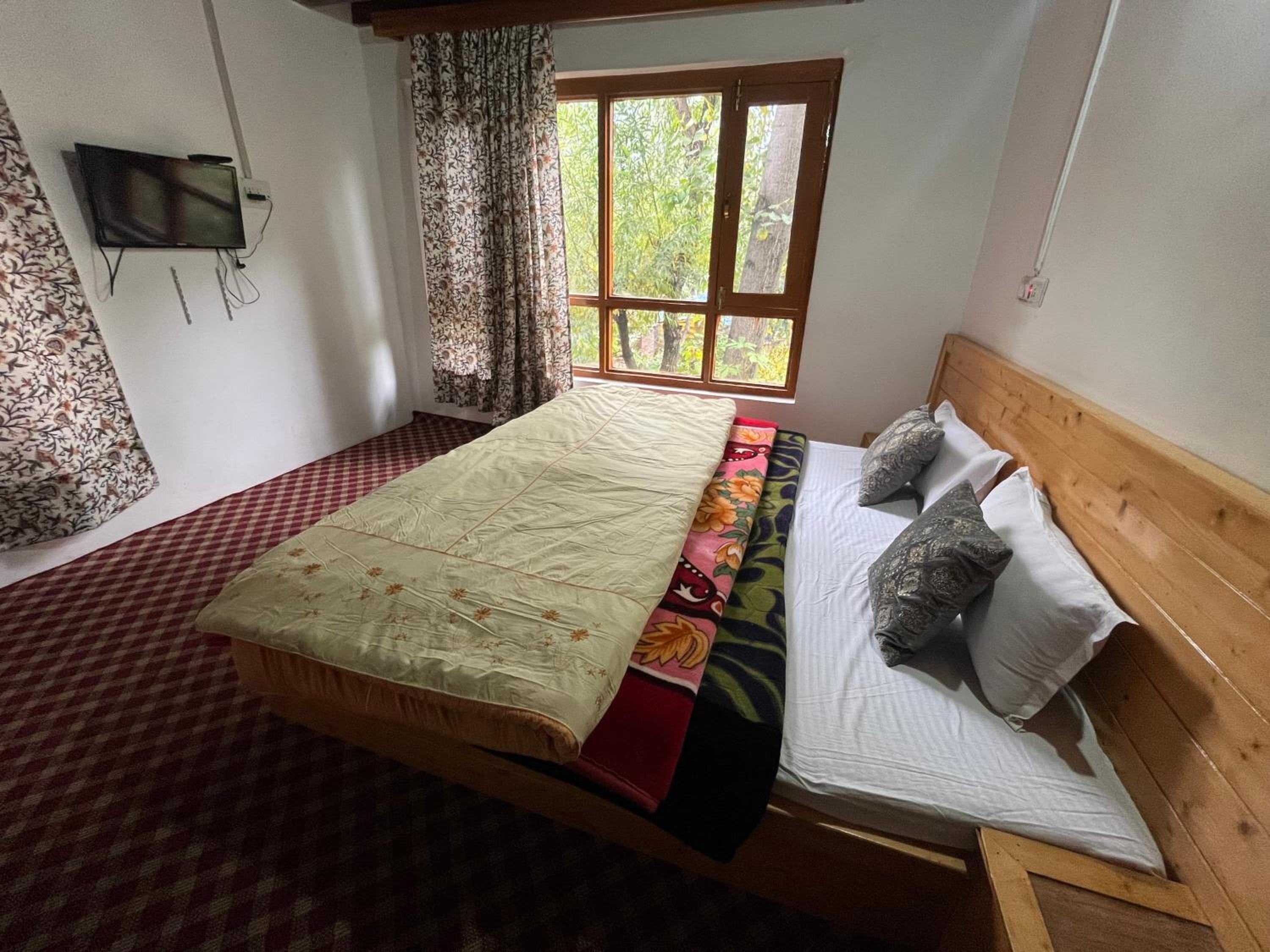 Budget Double Room photo 3