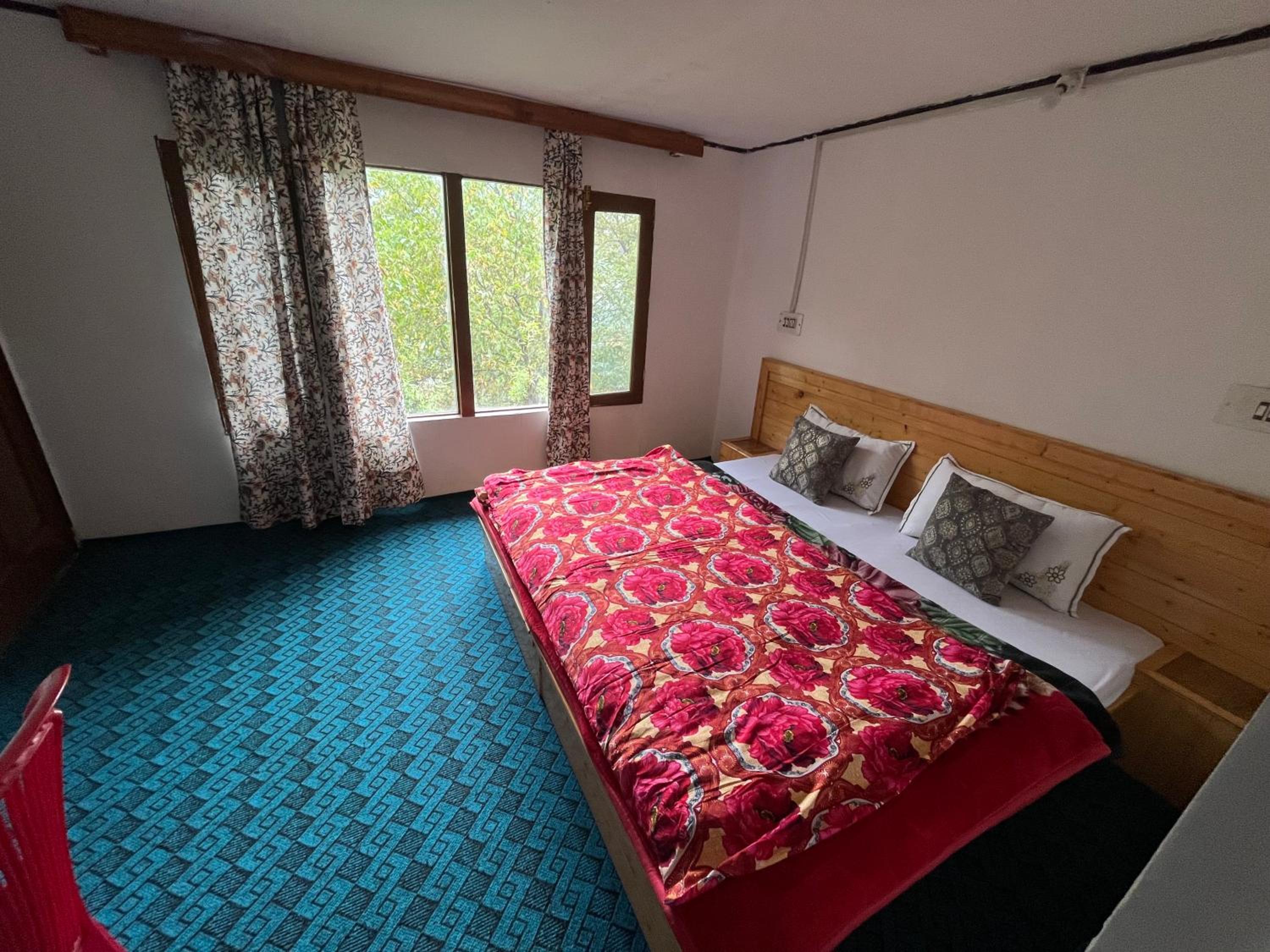 Budget Double Room photo 2