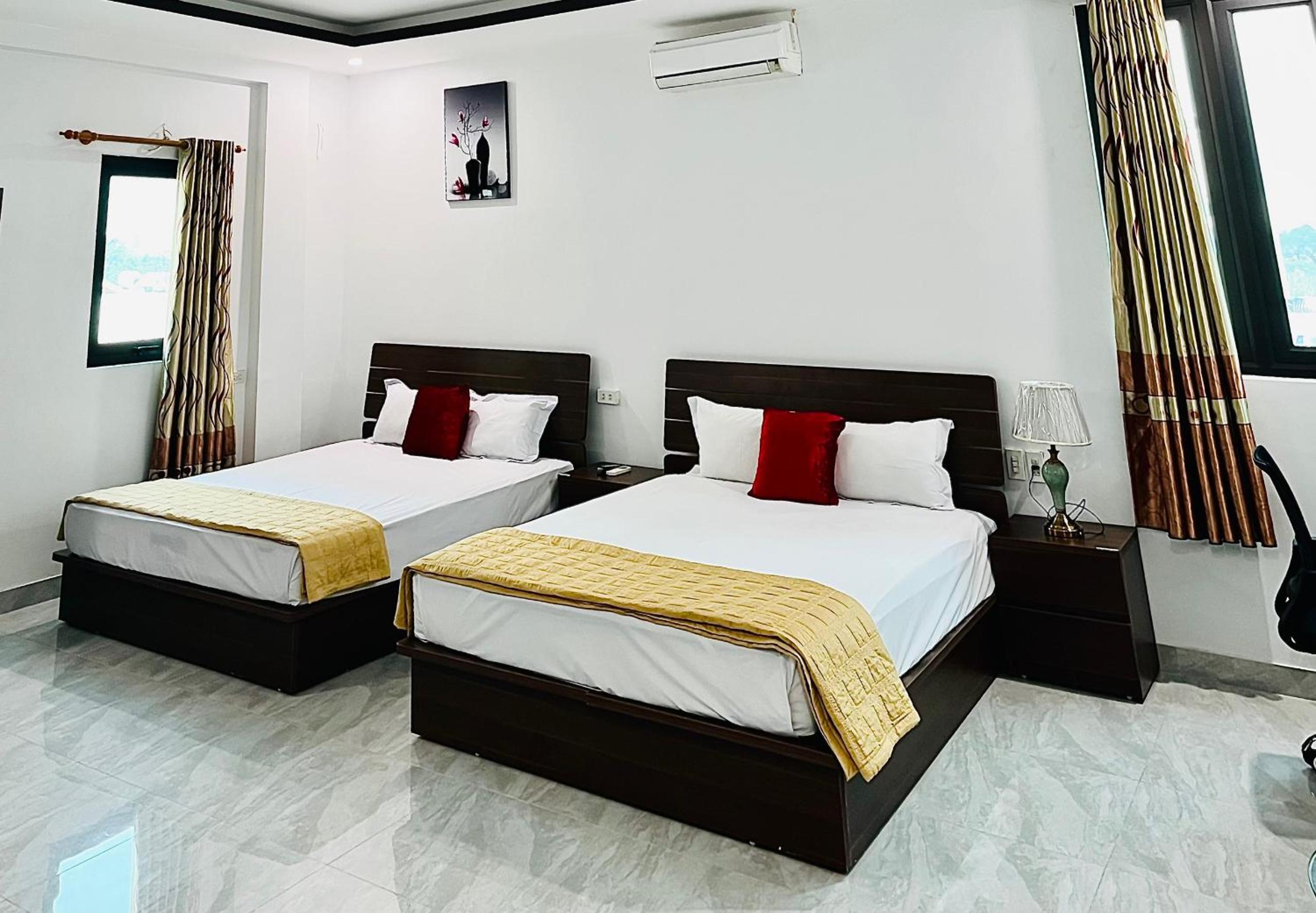 King Room with Two King Beds photo 2