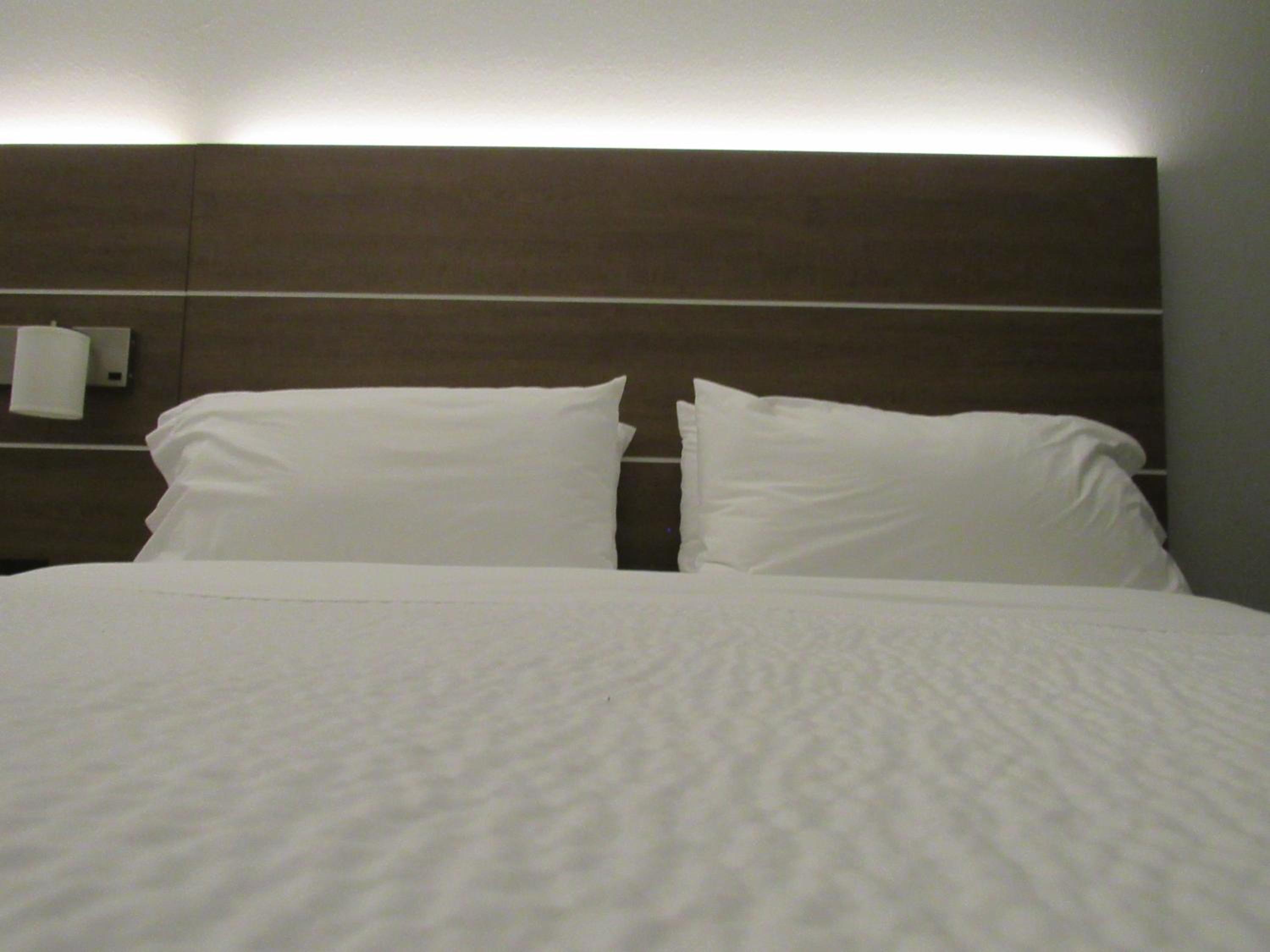 Standard King Room - Photo 15