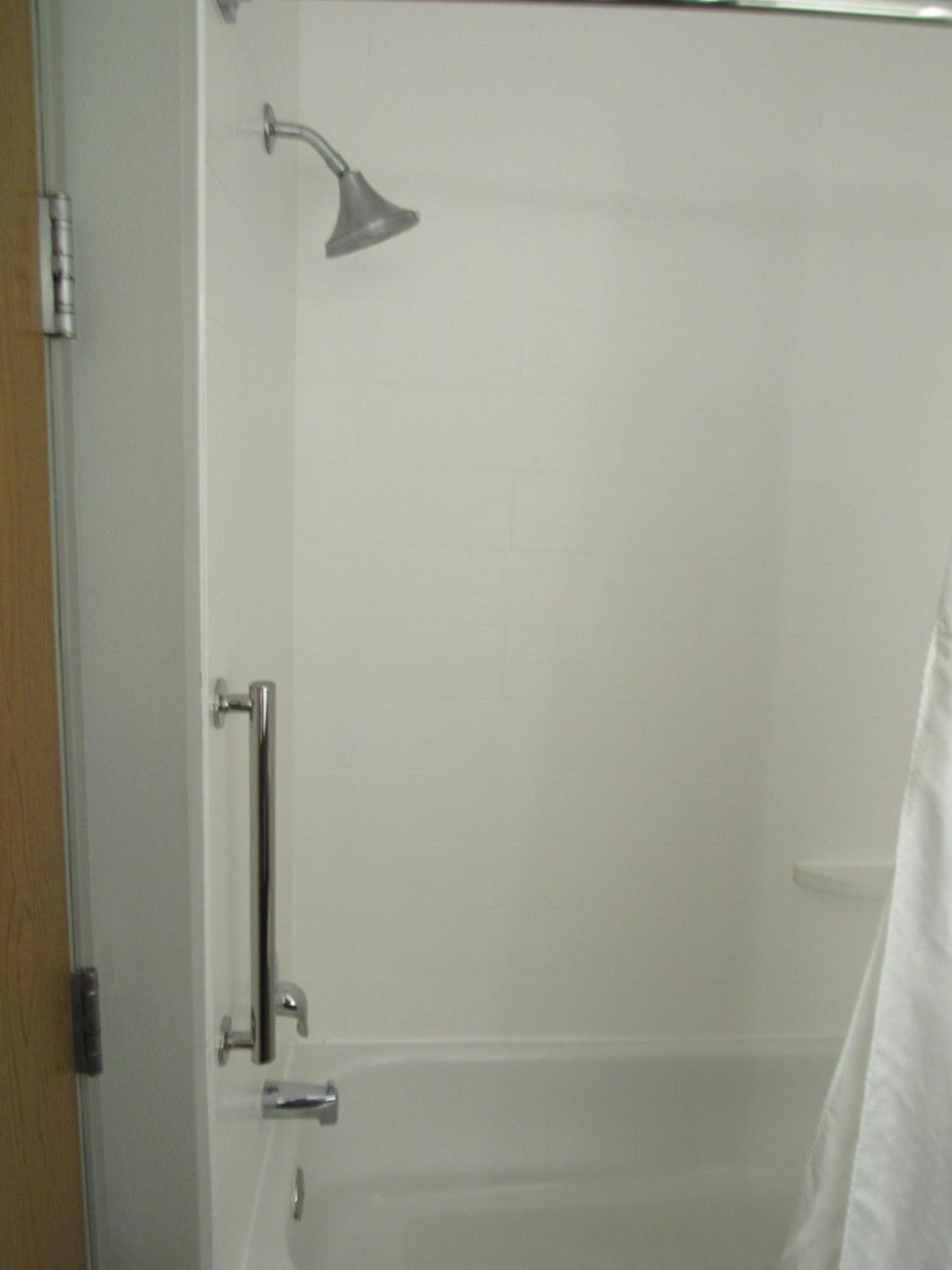 Standard King Room - Photo 16