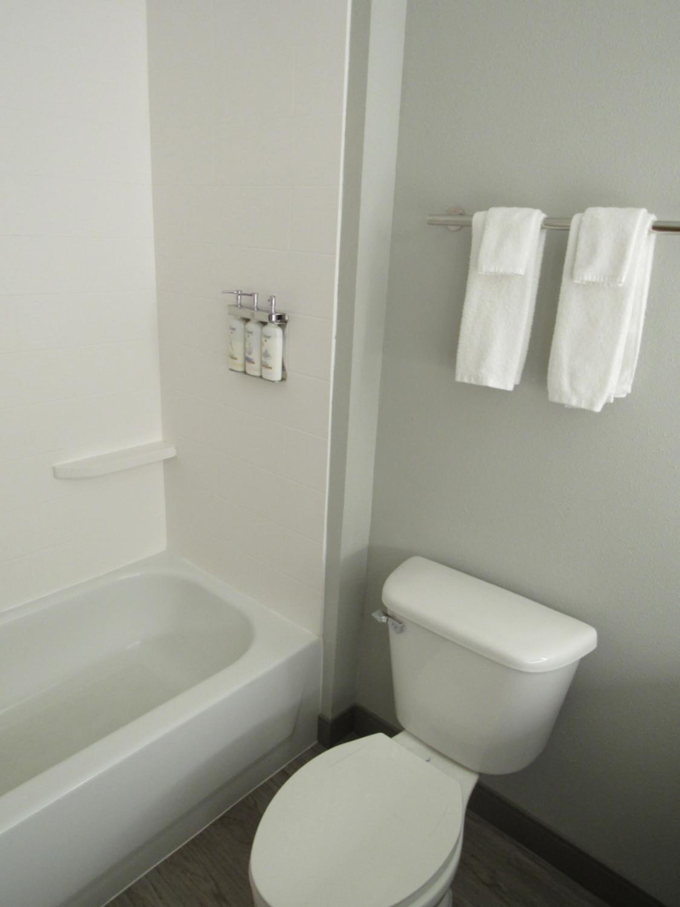 Standard King Room - Photo 18