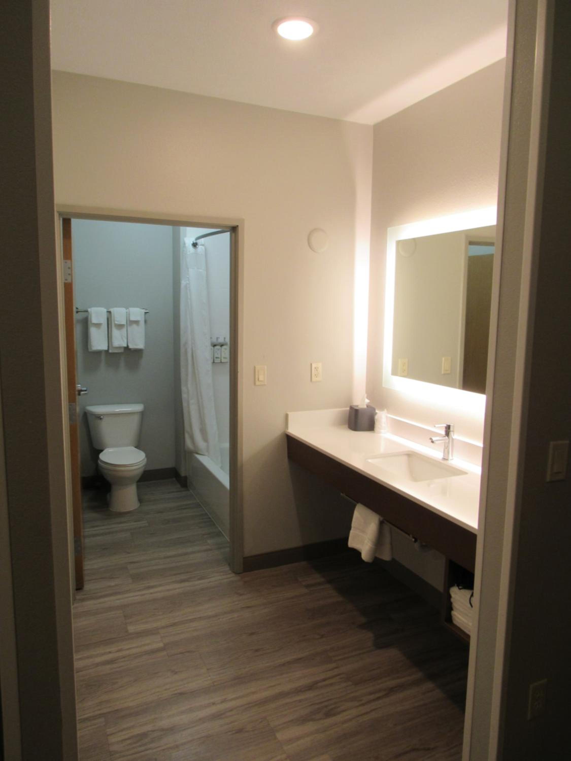 Two-Bedroom Suite - Photo 3