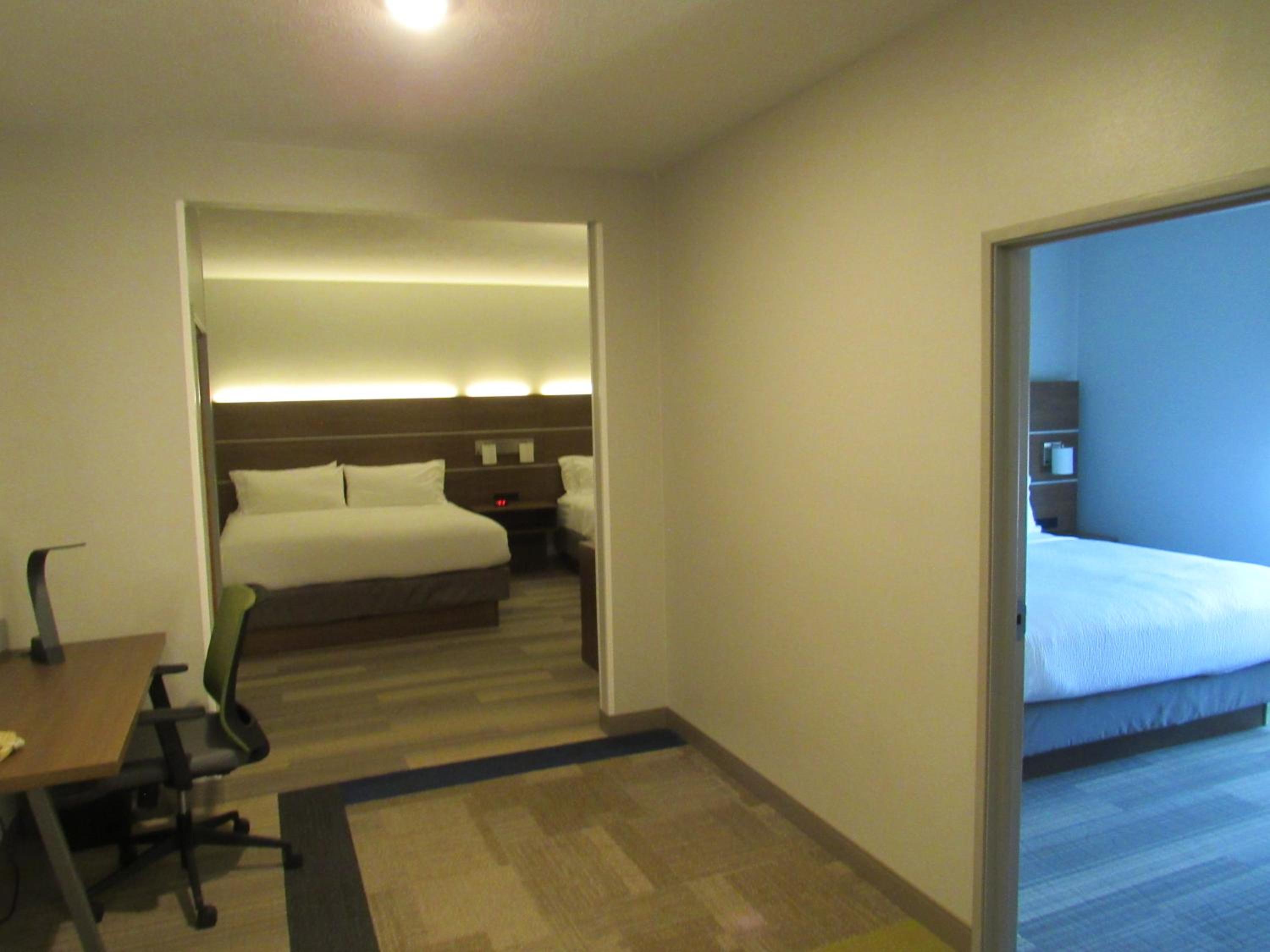 Two-Bedroom Suite - Photo 16
